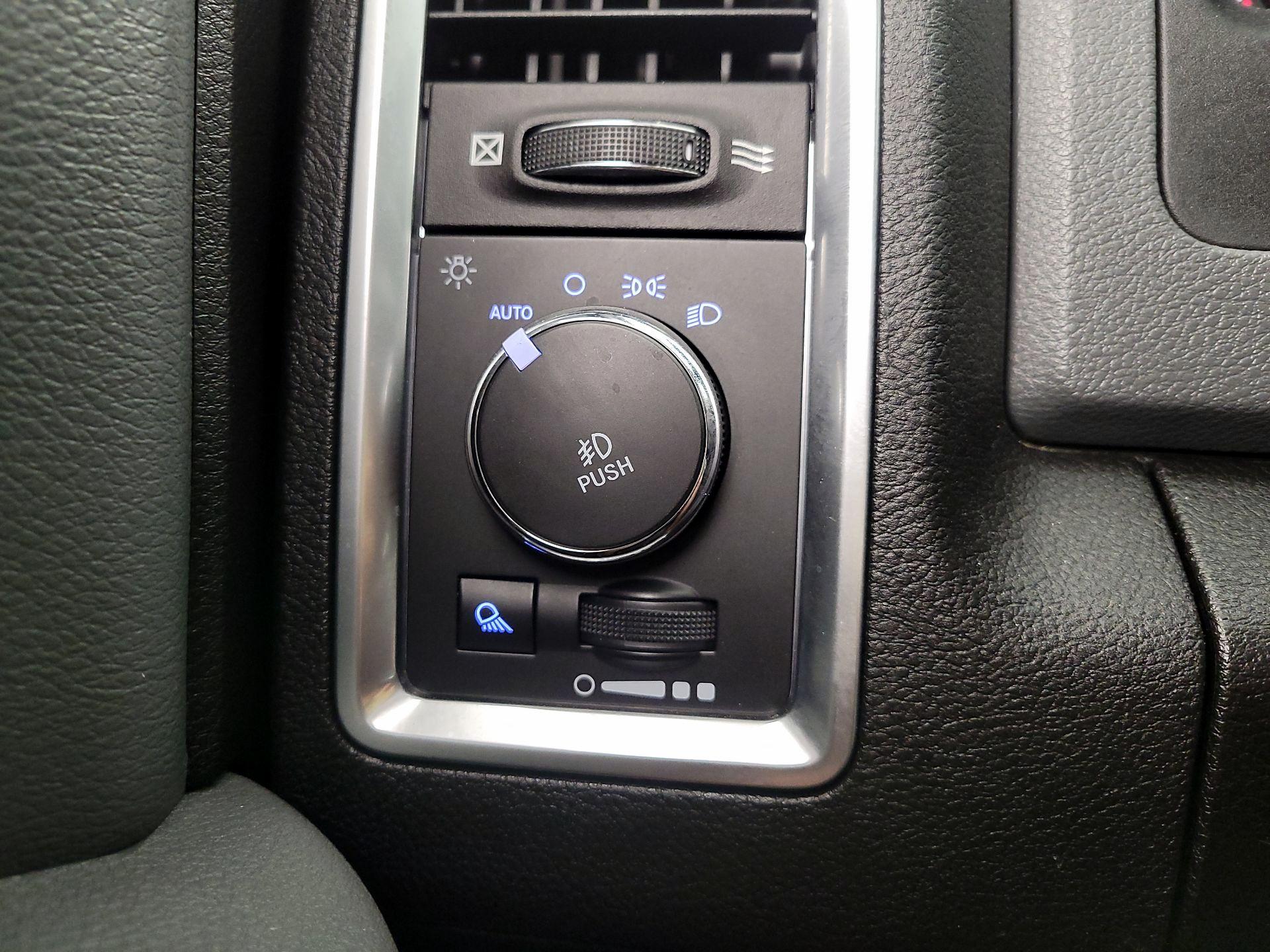 Thumbnail: 2019 RAM 1500 Classic - 13