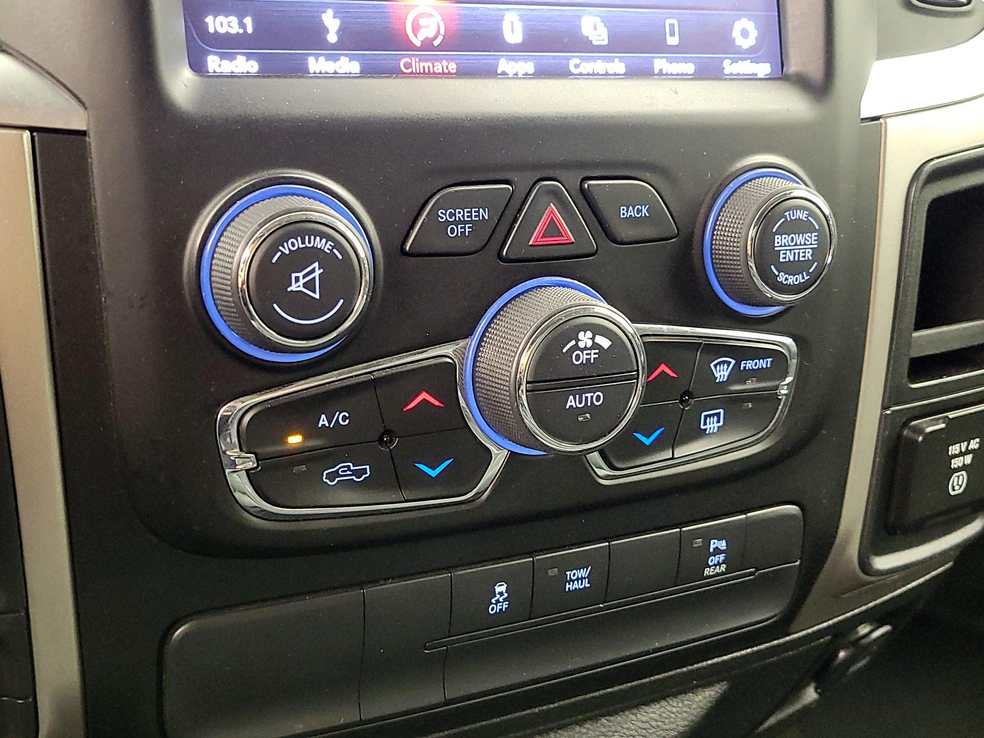 Thumbnail: 2019 RAM 1500 Classic - 16