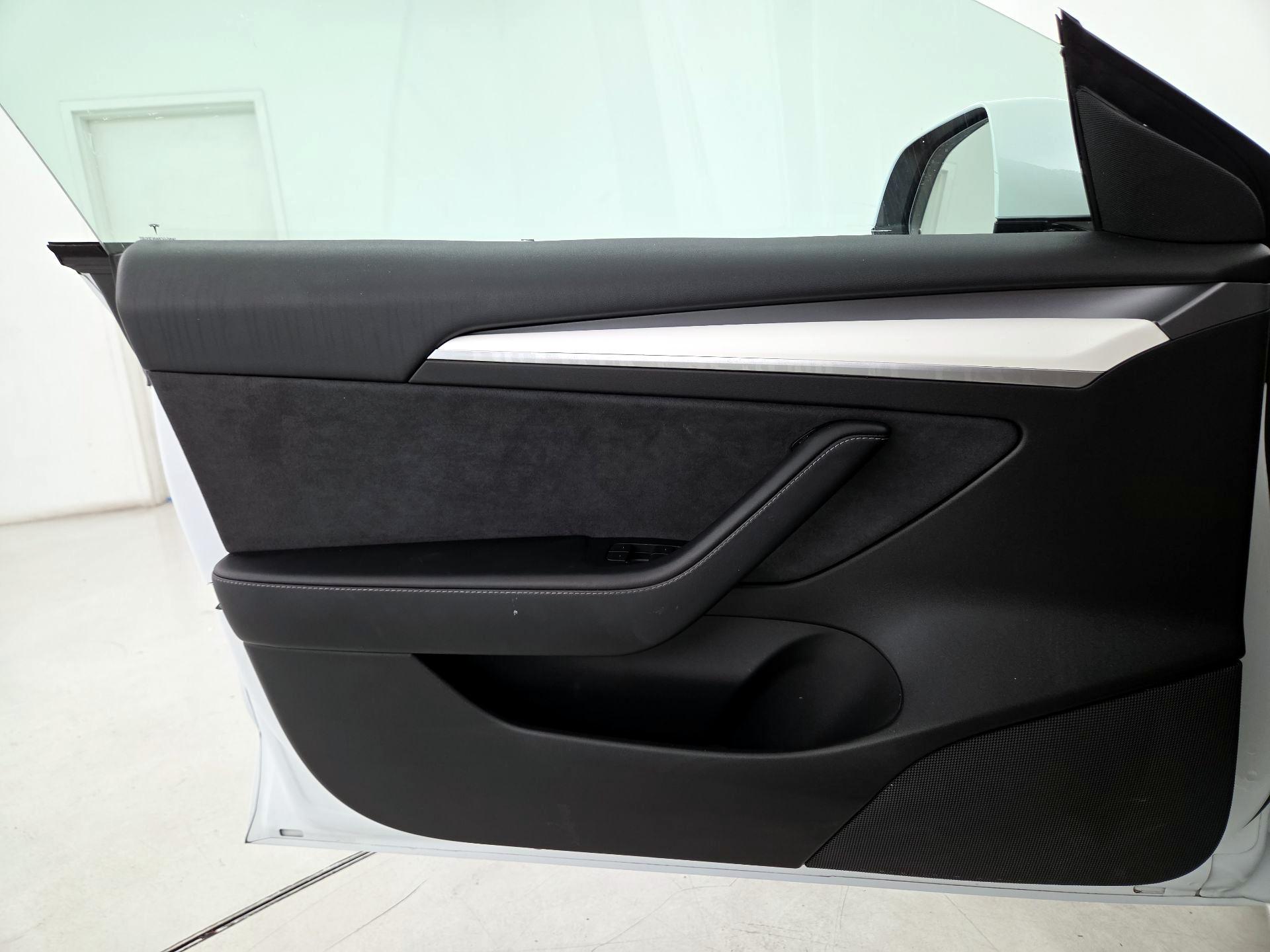 Thumbnail: 2022 Tesla Model 3 - 12