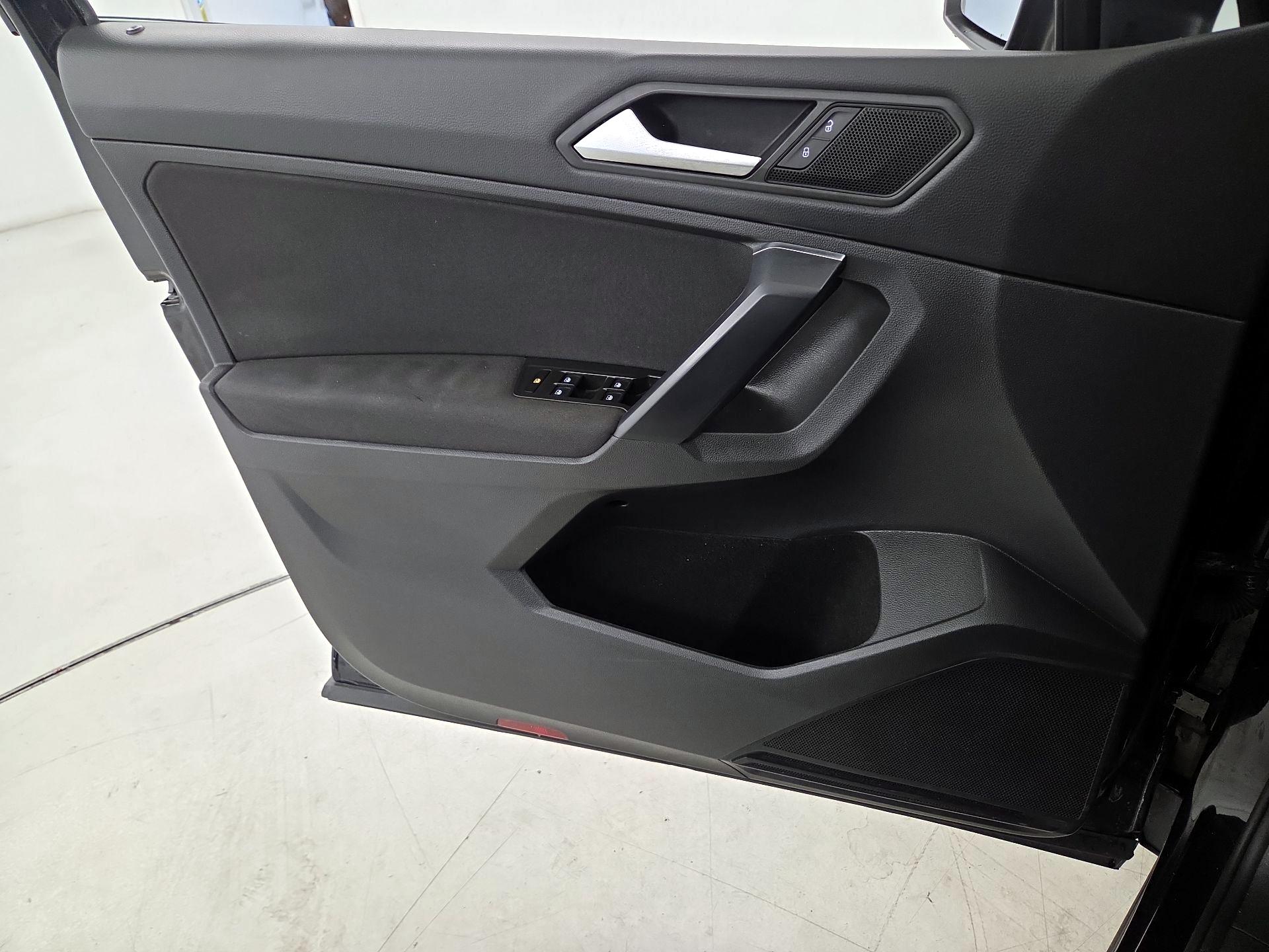 Thumbnail: 2021 Volkswagen Tiguan - 12