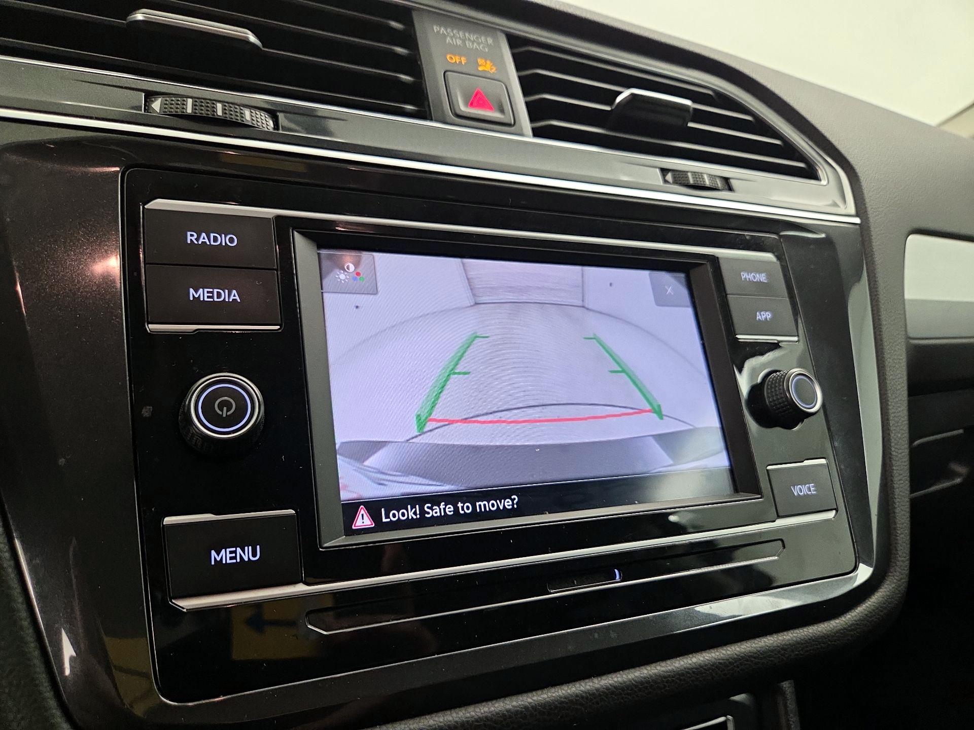 Thumbnail: 2021 Volkswagen Tiguan - 14