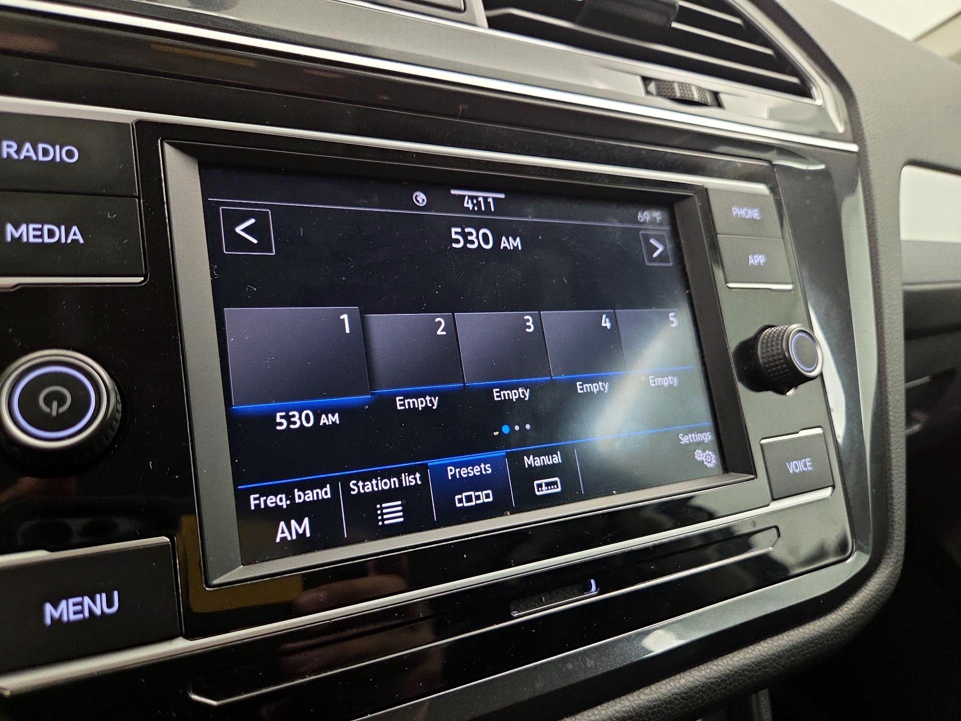 Thumbnail: 2021 Volkswagen Tiguan - 15