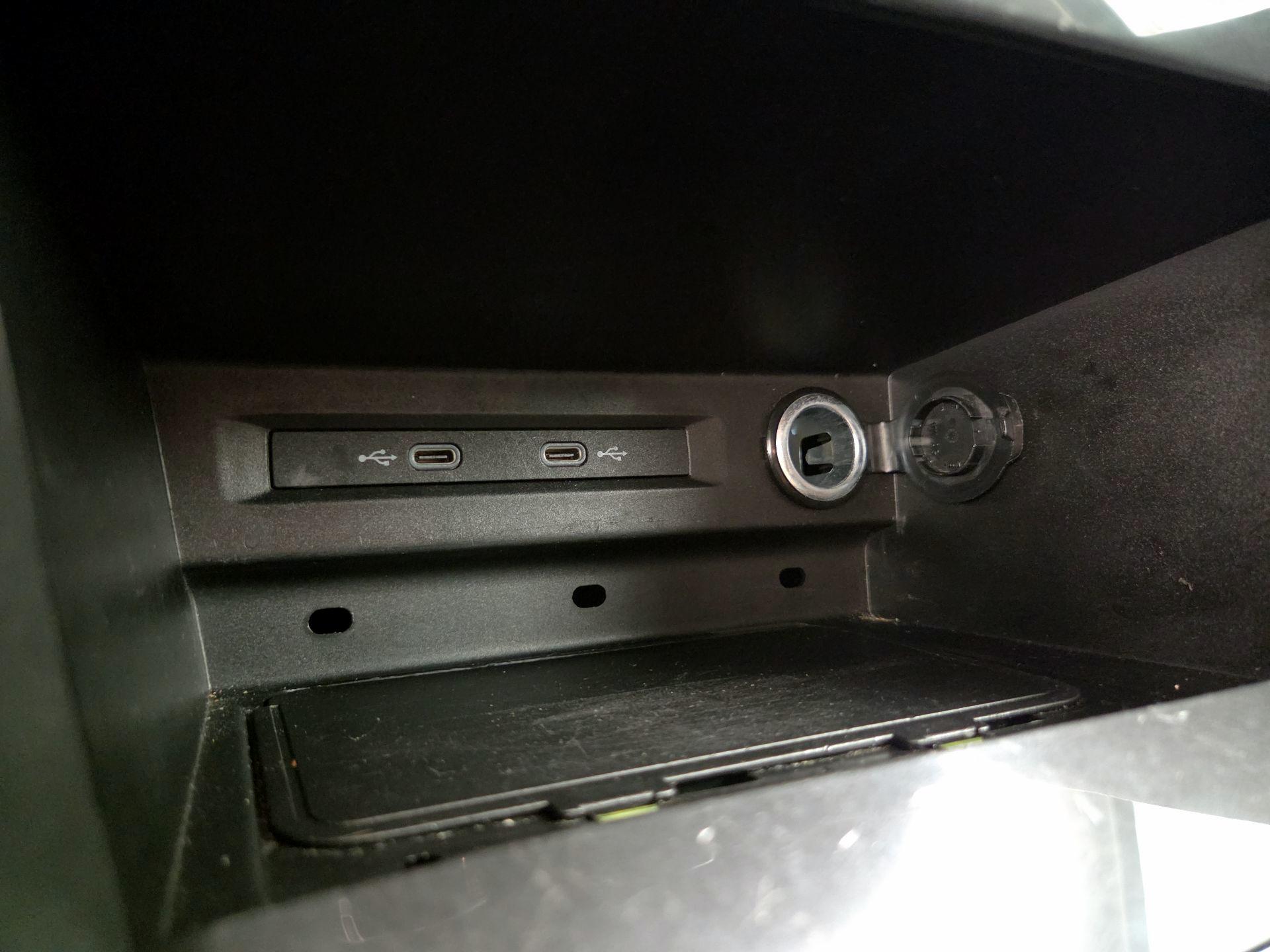 Thumbnail: 2021 Volkswagen Tiguan - 18