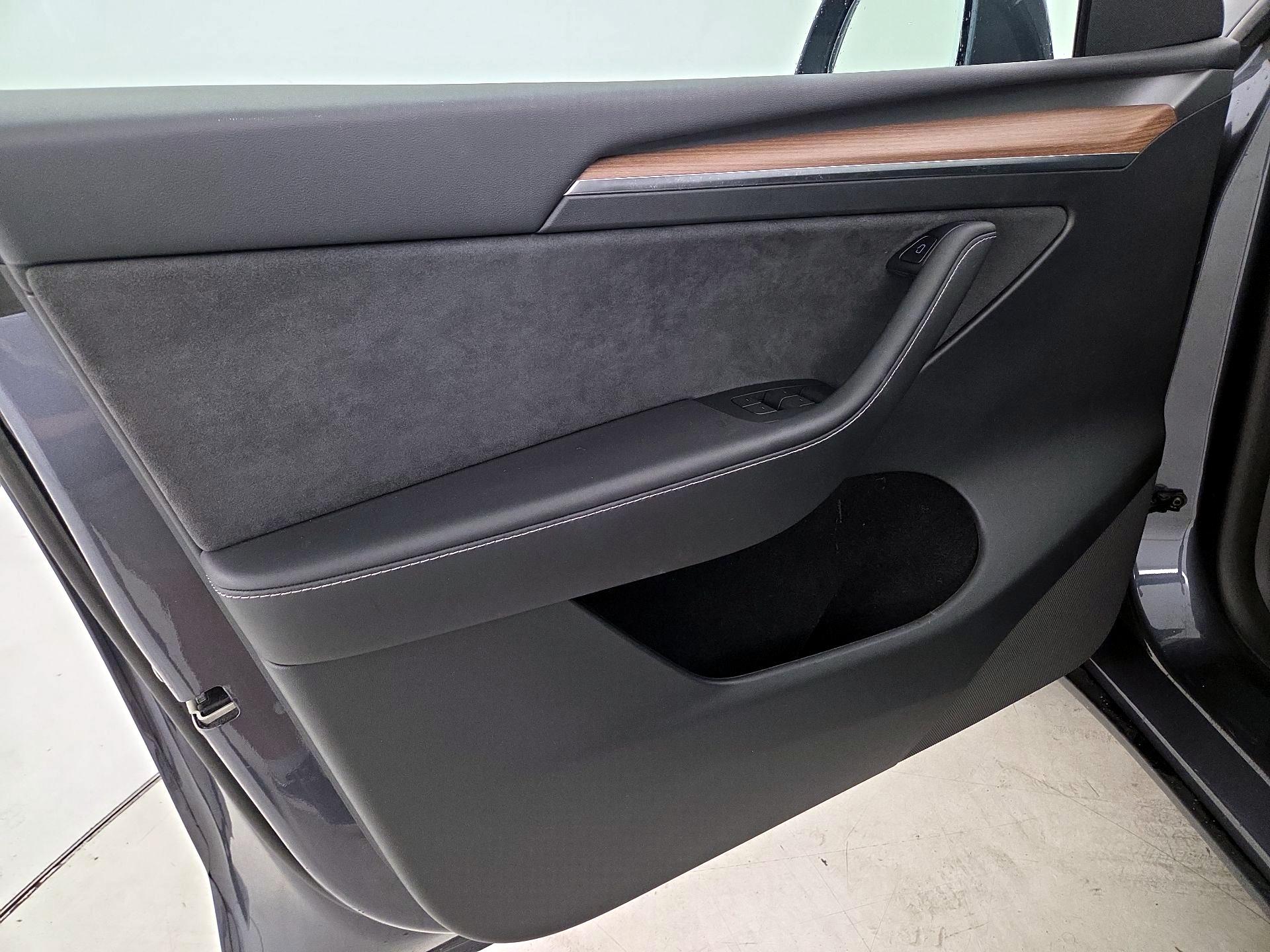 Thumbnail: 2023 Tesla Model Y - 12