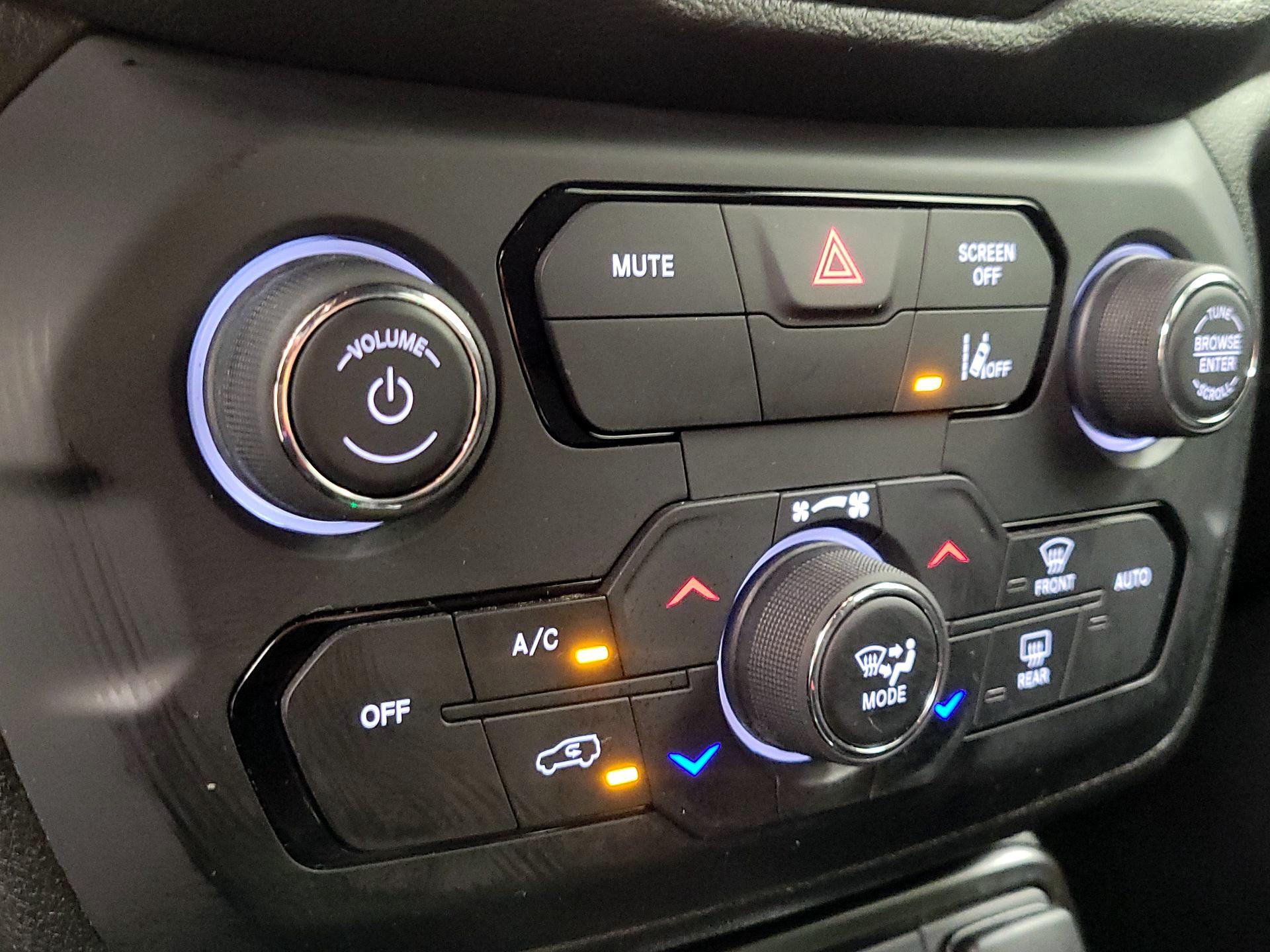 Thumbnail: 2021 Jeep Renegade - 16