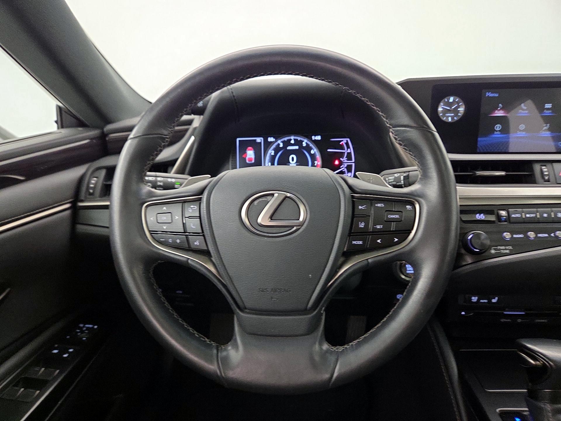 Thumbnail: 2020 Lexus ES - 10