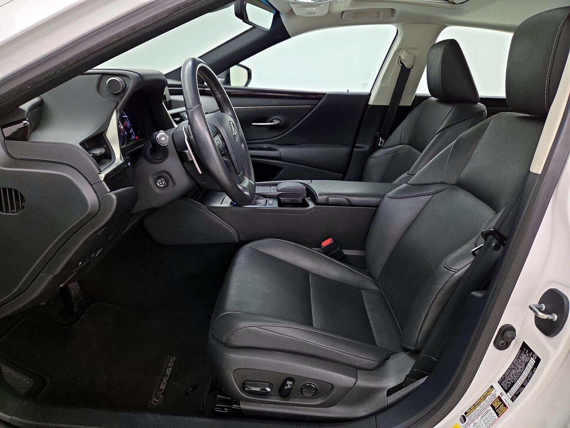 Thumbnail: 2020 Lexus ES - 11