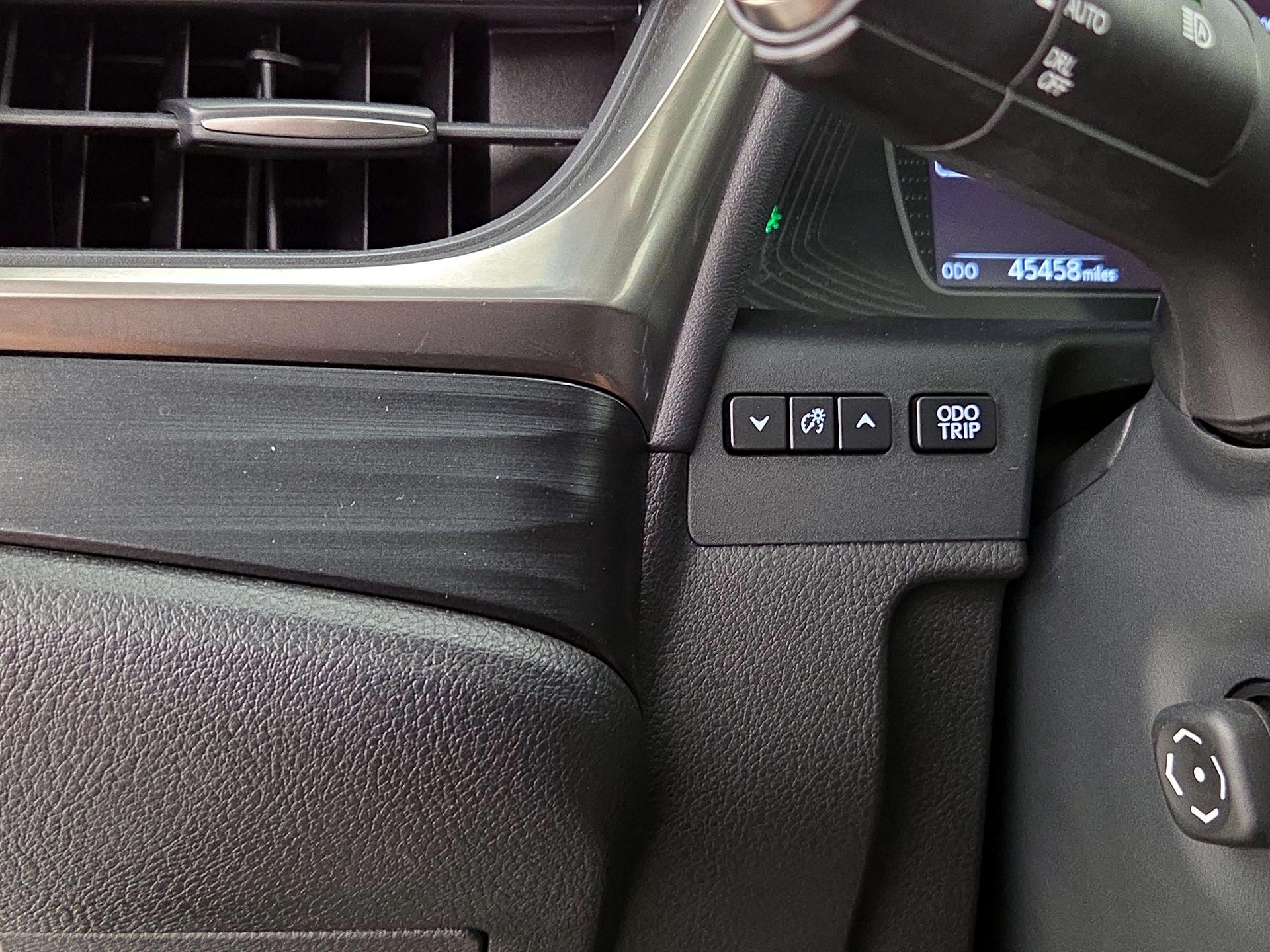 Thumbnail: 2020 Lexus ES - 13