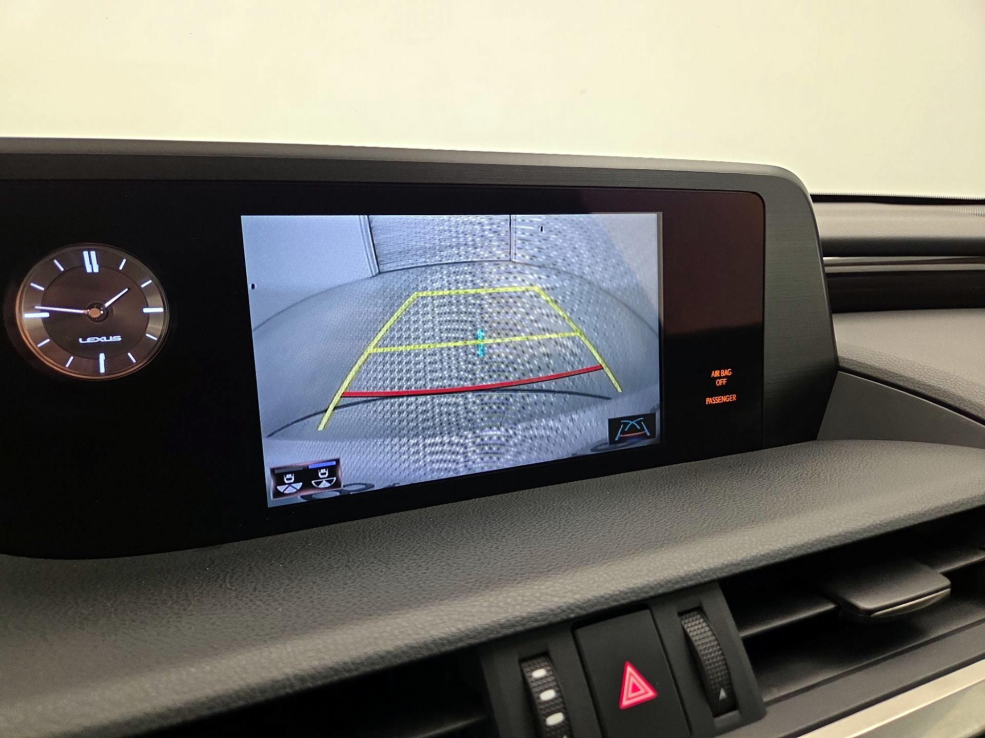 Thumbnail: 2020 Lexus ES - 14