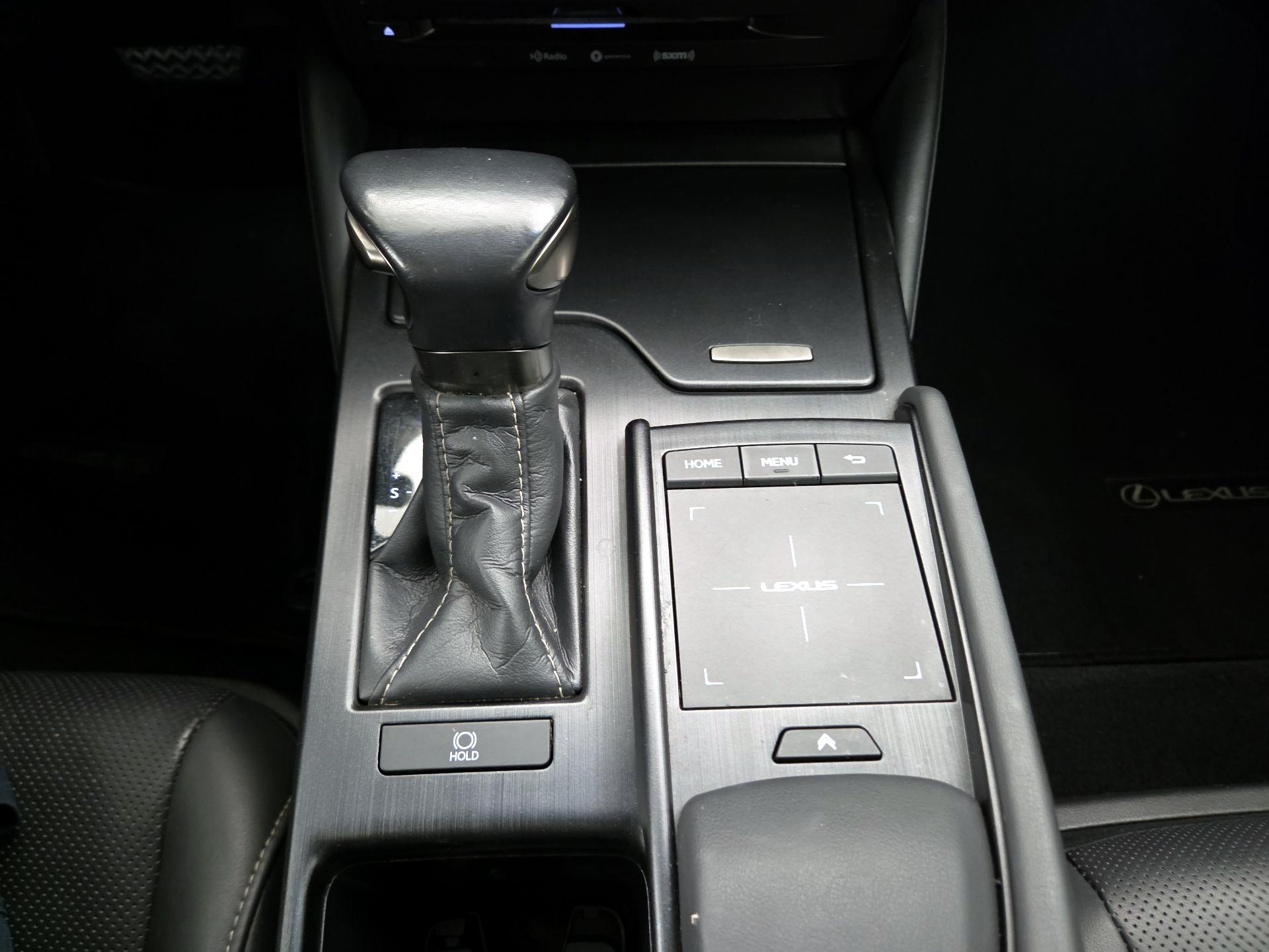 Thumbnail: 2020 Lexus ES - 17