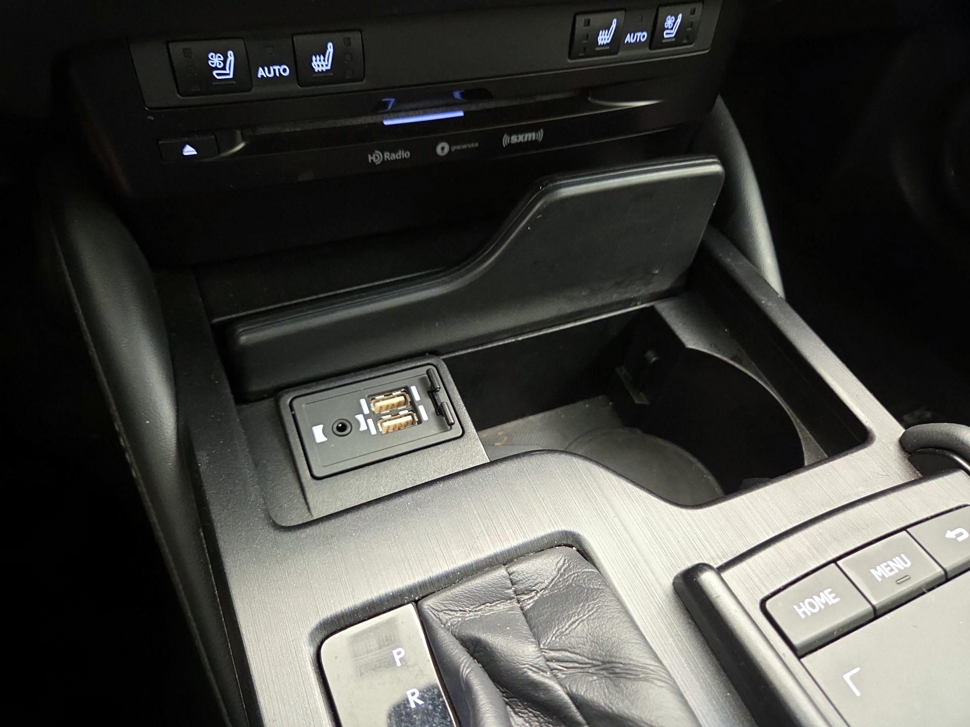 Thumbnail: 2020 Lexus ES - 18