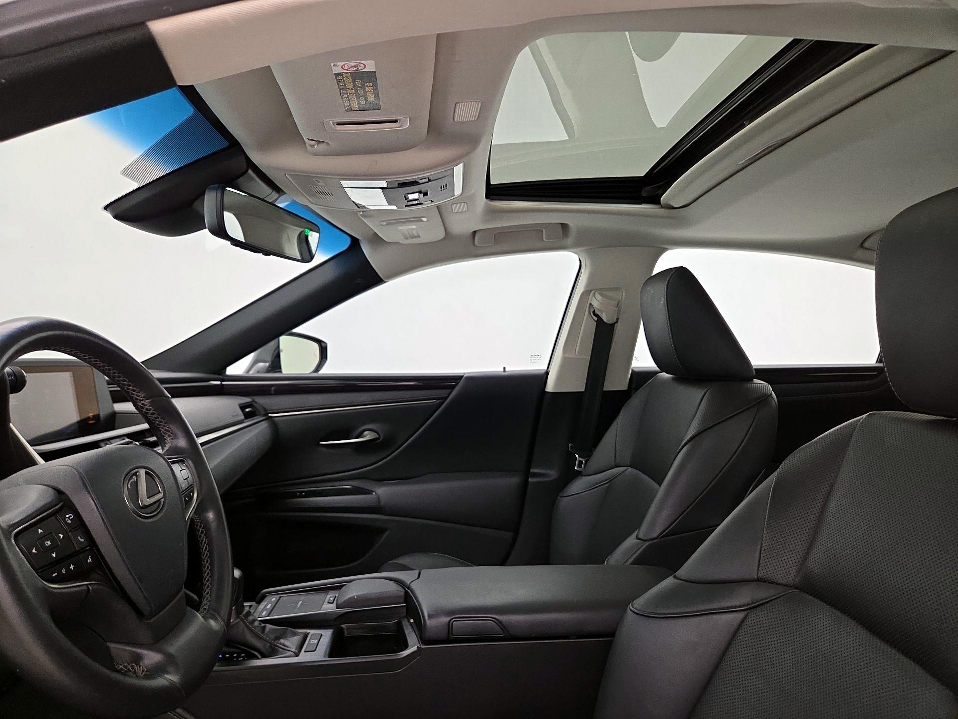 Thumbnail: 2020 Lexus ES - 19