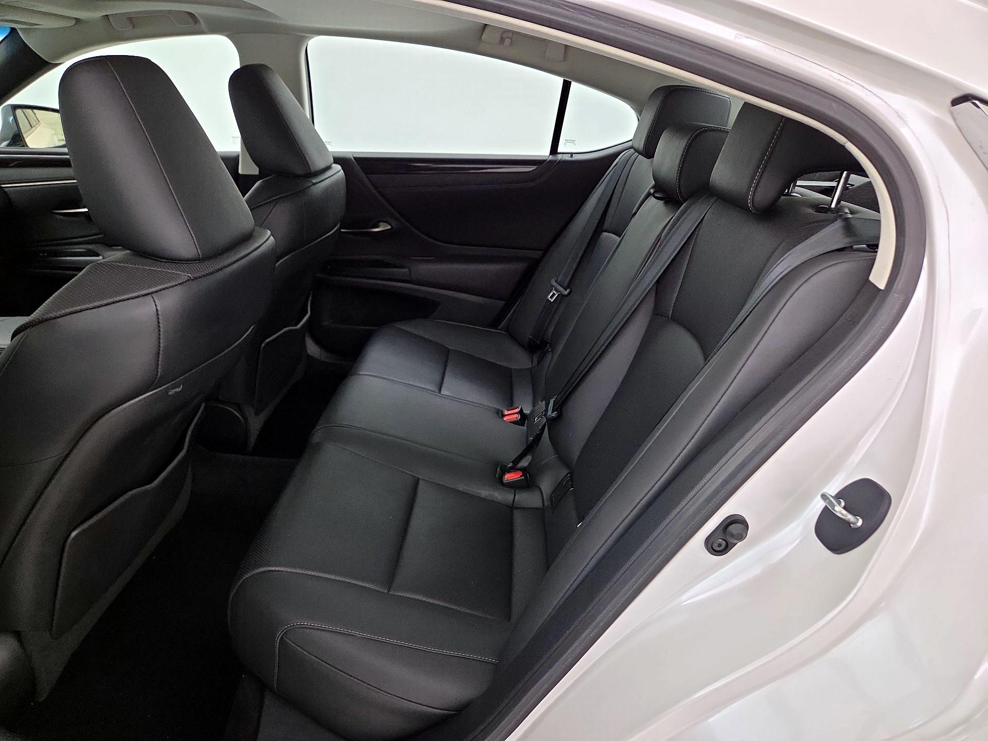 Thumbnail: 2020 Lexus ES - 20