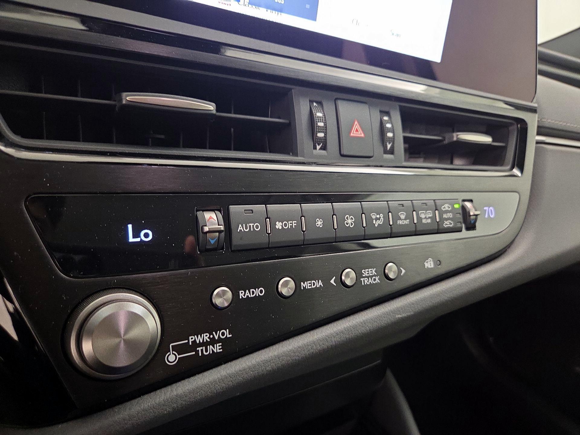 Thumbnail: 2025 Lexus ES - 16