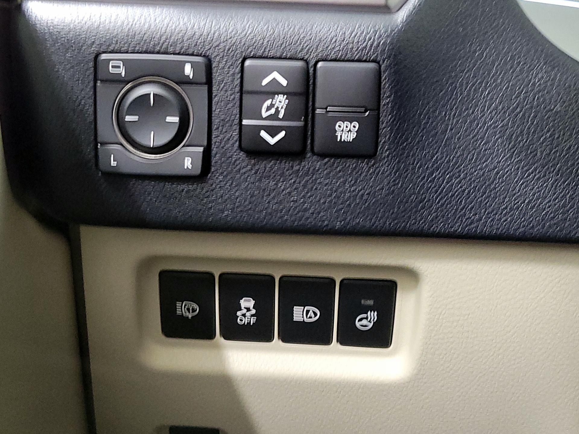 Thumbnail: 2022 Lexus GX - 13
