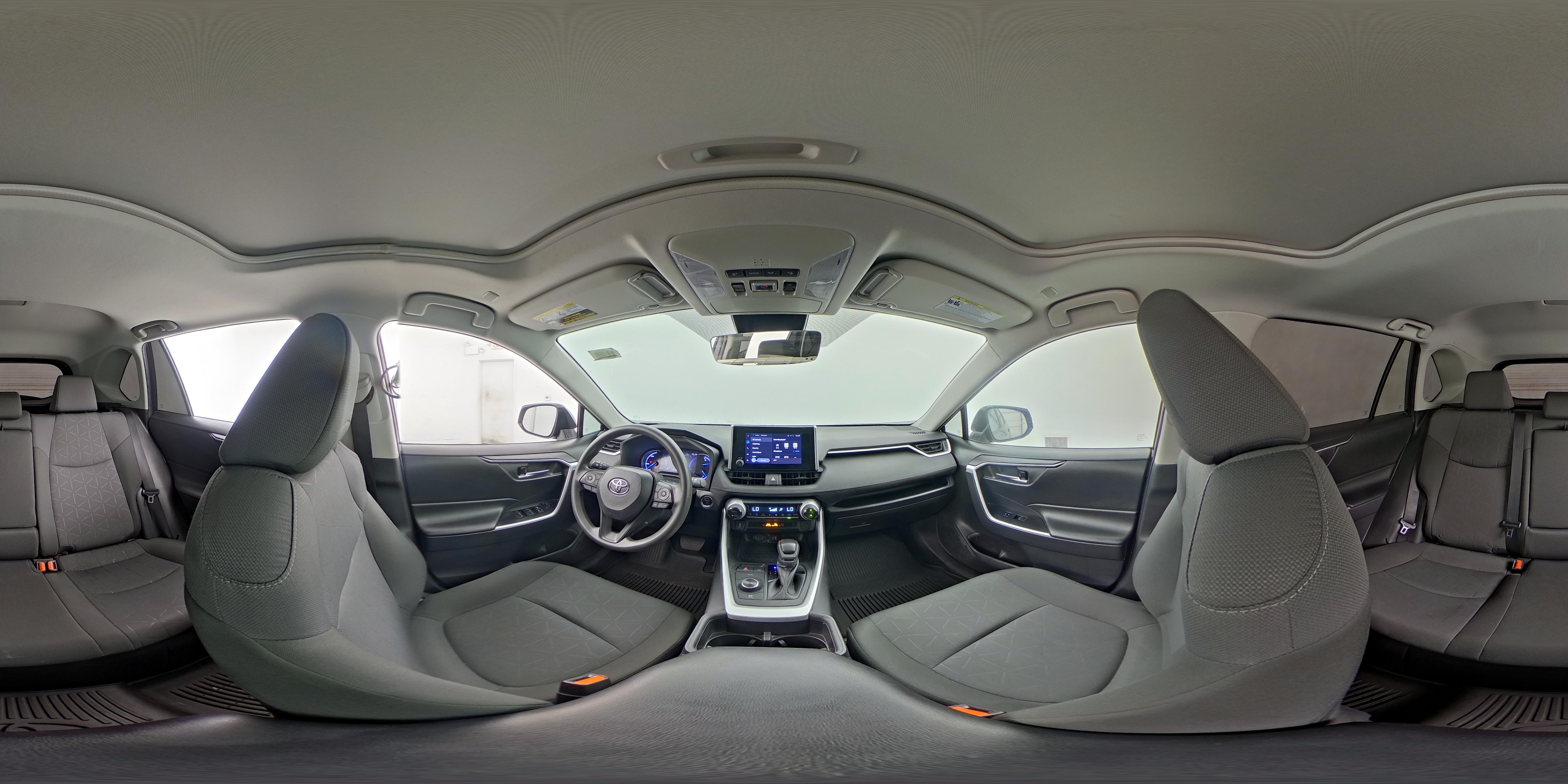 2024 Toyota RAV4 XLE - Photo 25