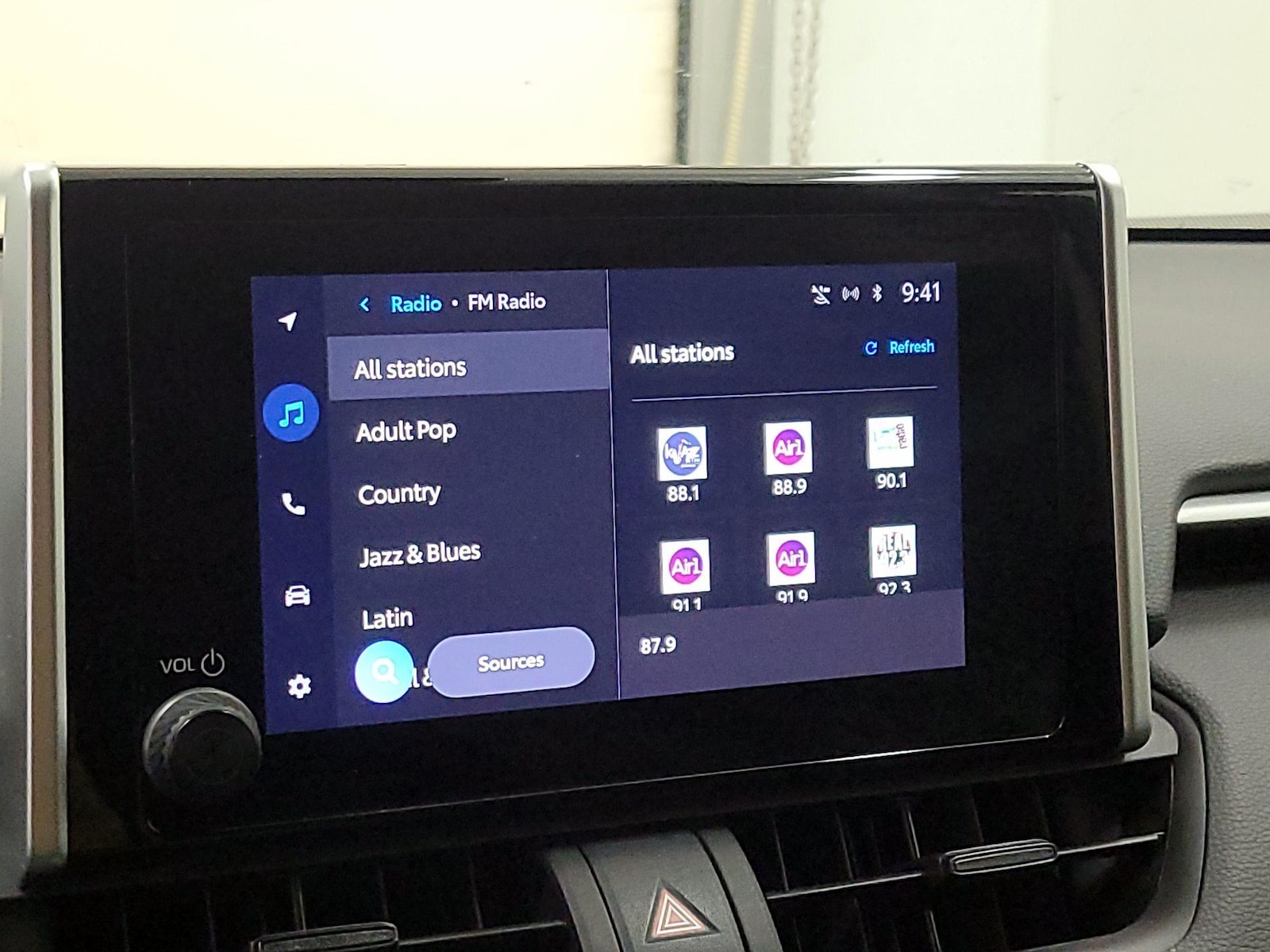 2024 Toyota RAV4 XLE - Photo 16