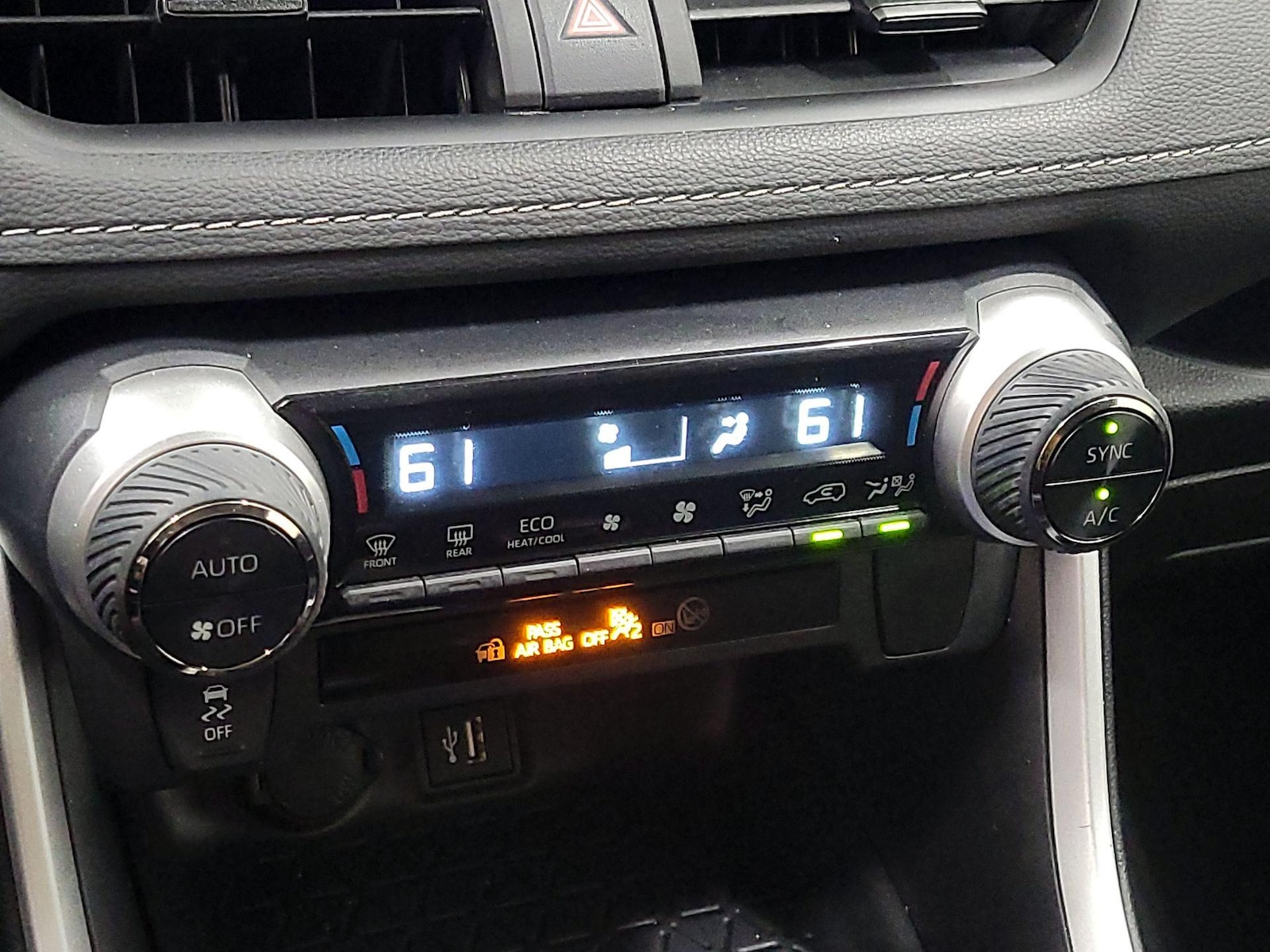 2024 Toyota RAV4 XLE - Photo 17