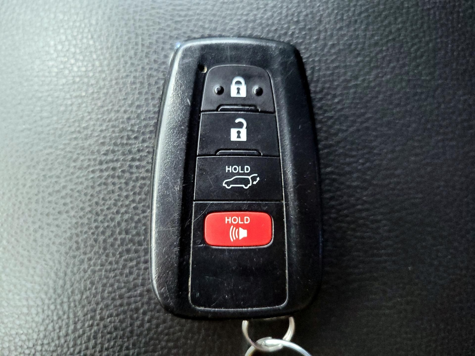 2024 Toyota RAV4 XLE - Photo 24