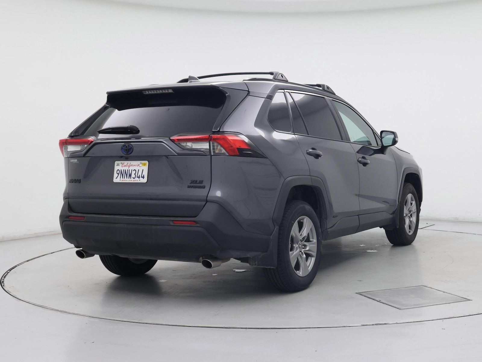 2024 Toyota RAV4 XLE - Photo 9