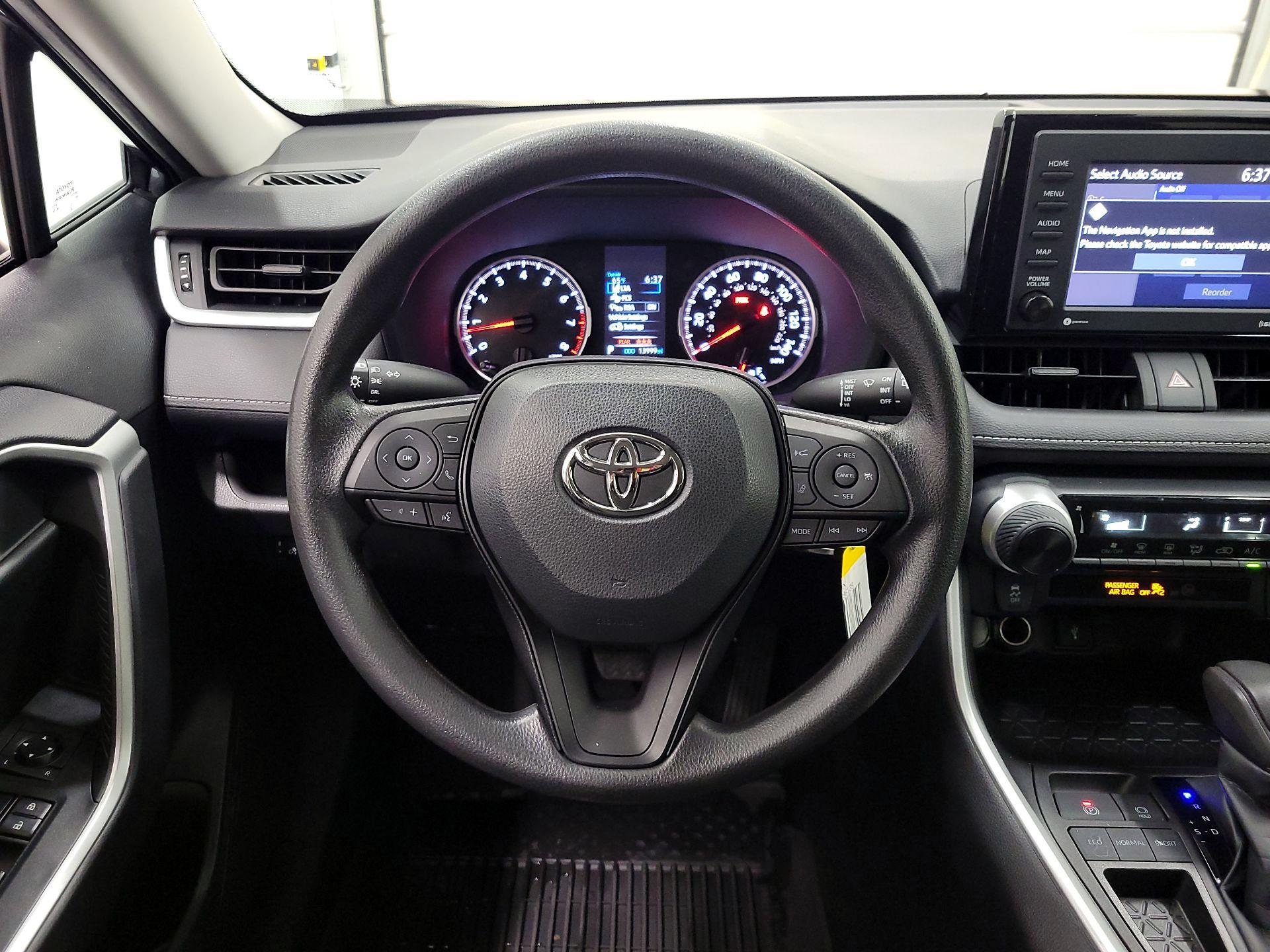 Thumbnail: 2022 Toyota RAV4 - 10