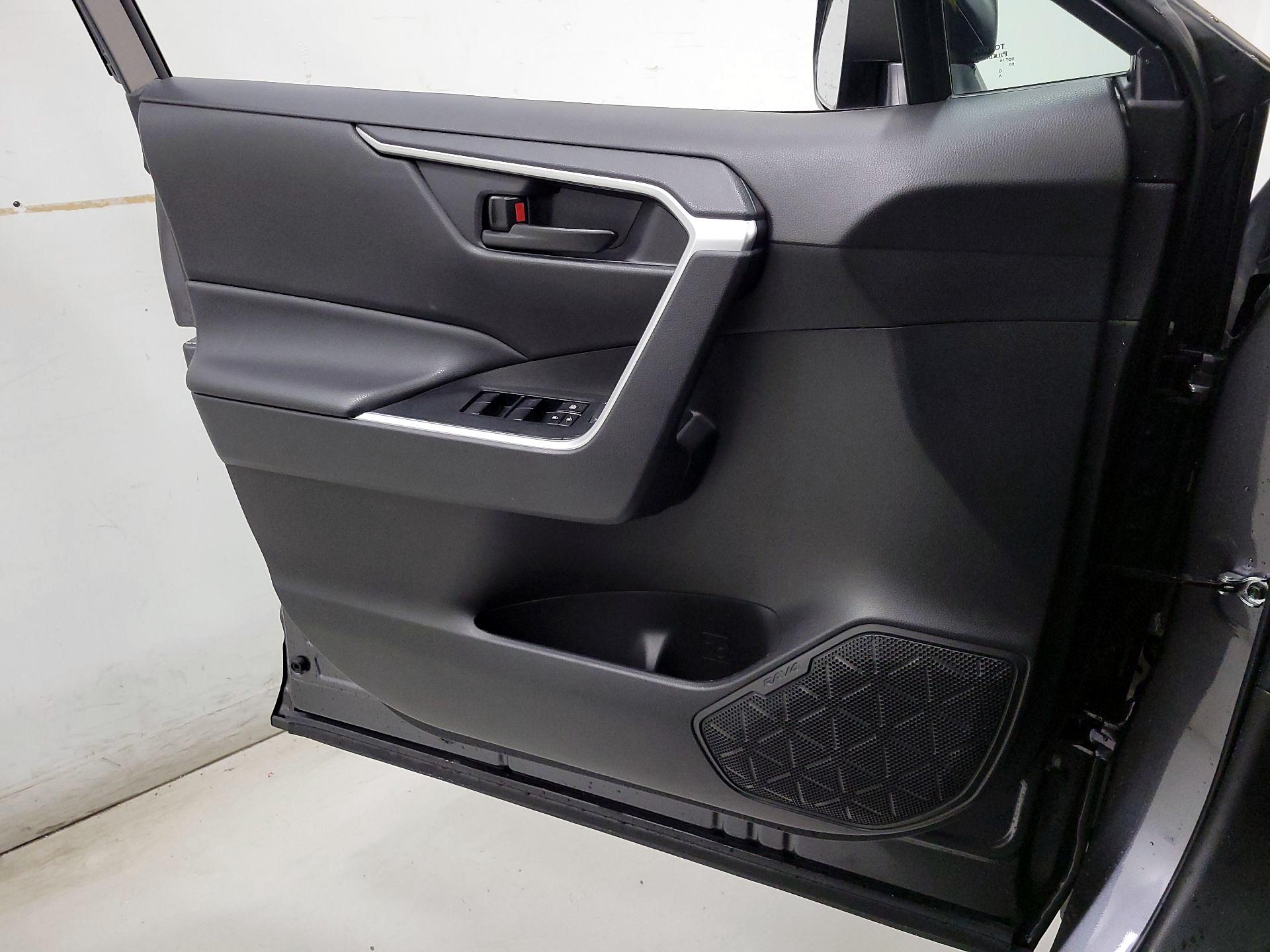 Thumbnail: 2022 Toyota RAV4 - 12