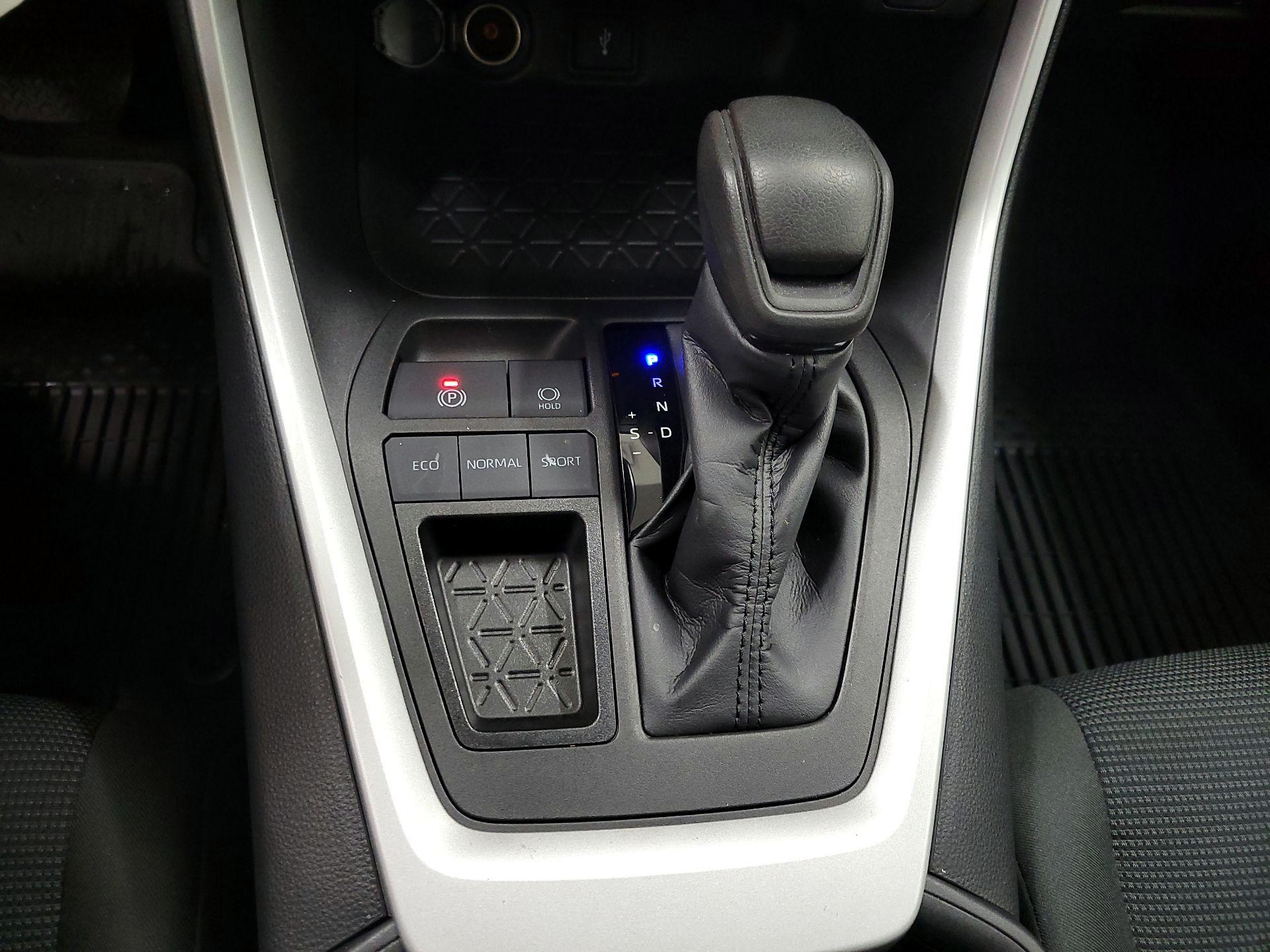 Thumbnail: 2022 Toyota RAV4 - 17