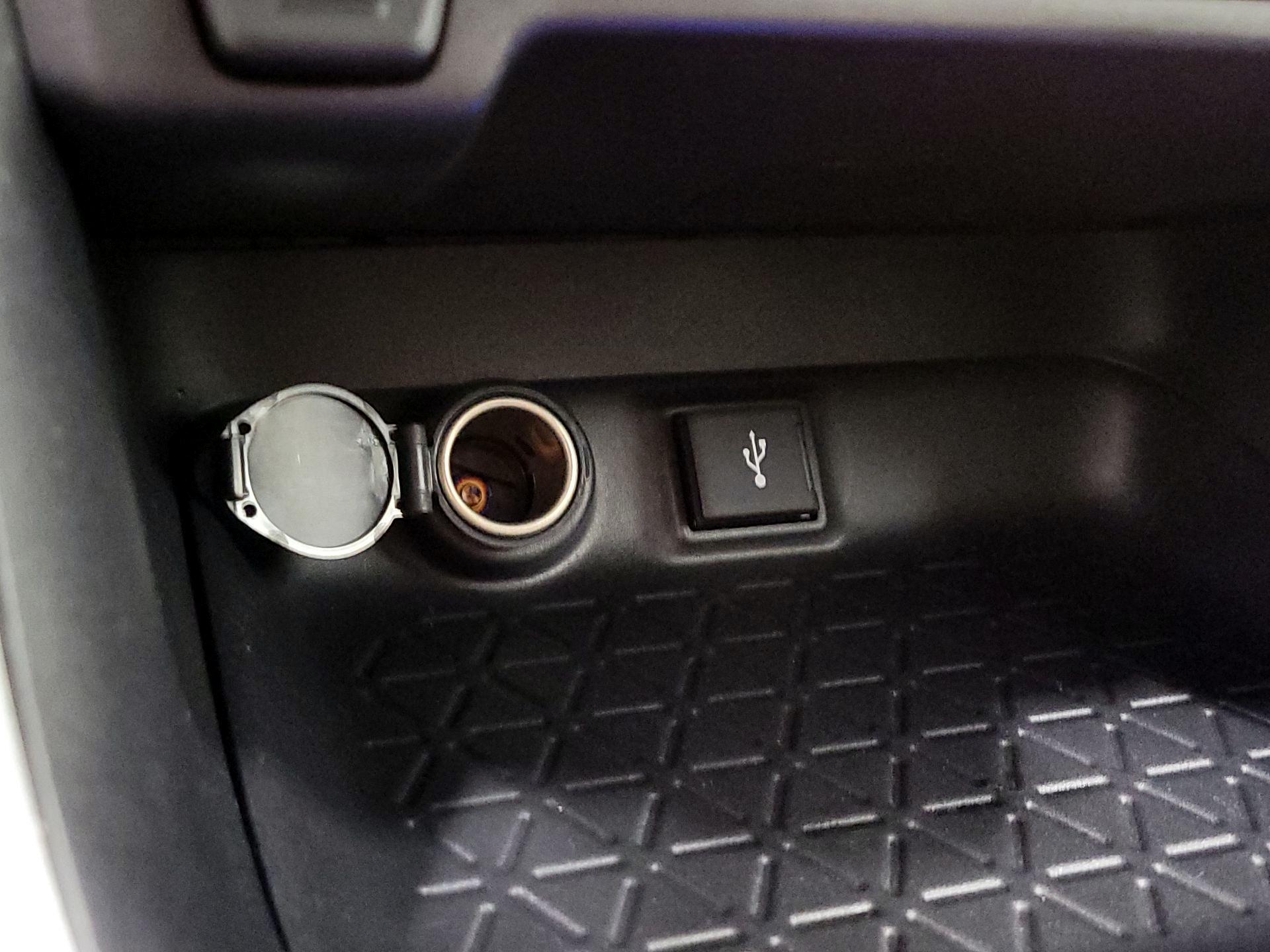 Thumbnail: 2022 Toyota RAV4 - 18