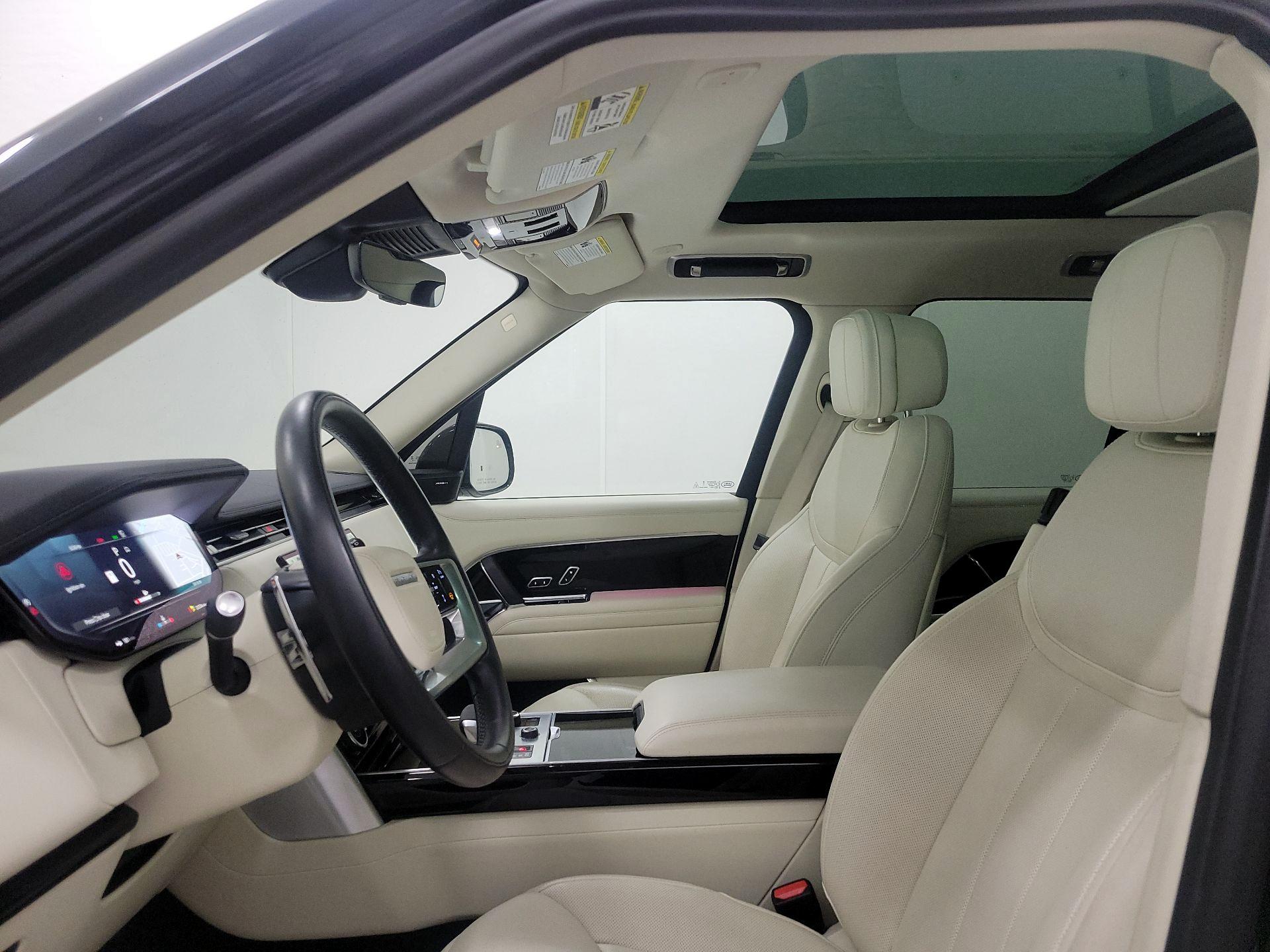 Thumbnail: 2023 Land Rover Range Rover - 18