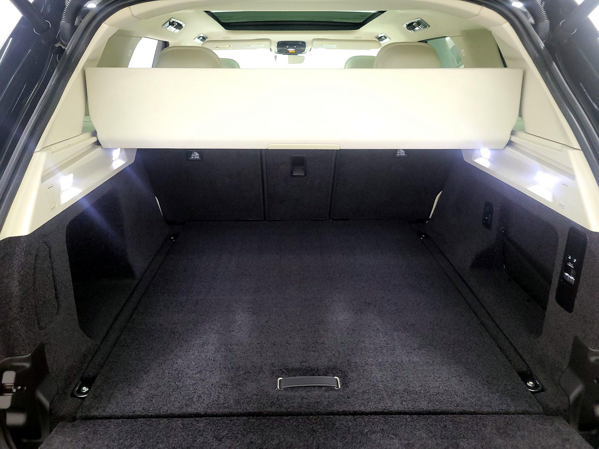 Thumbnail: 2023 Land Rover Range Rover - 20