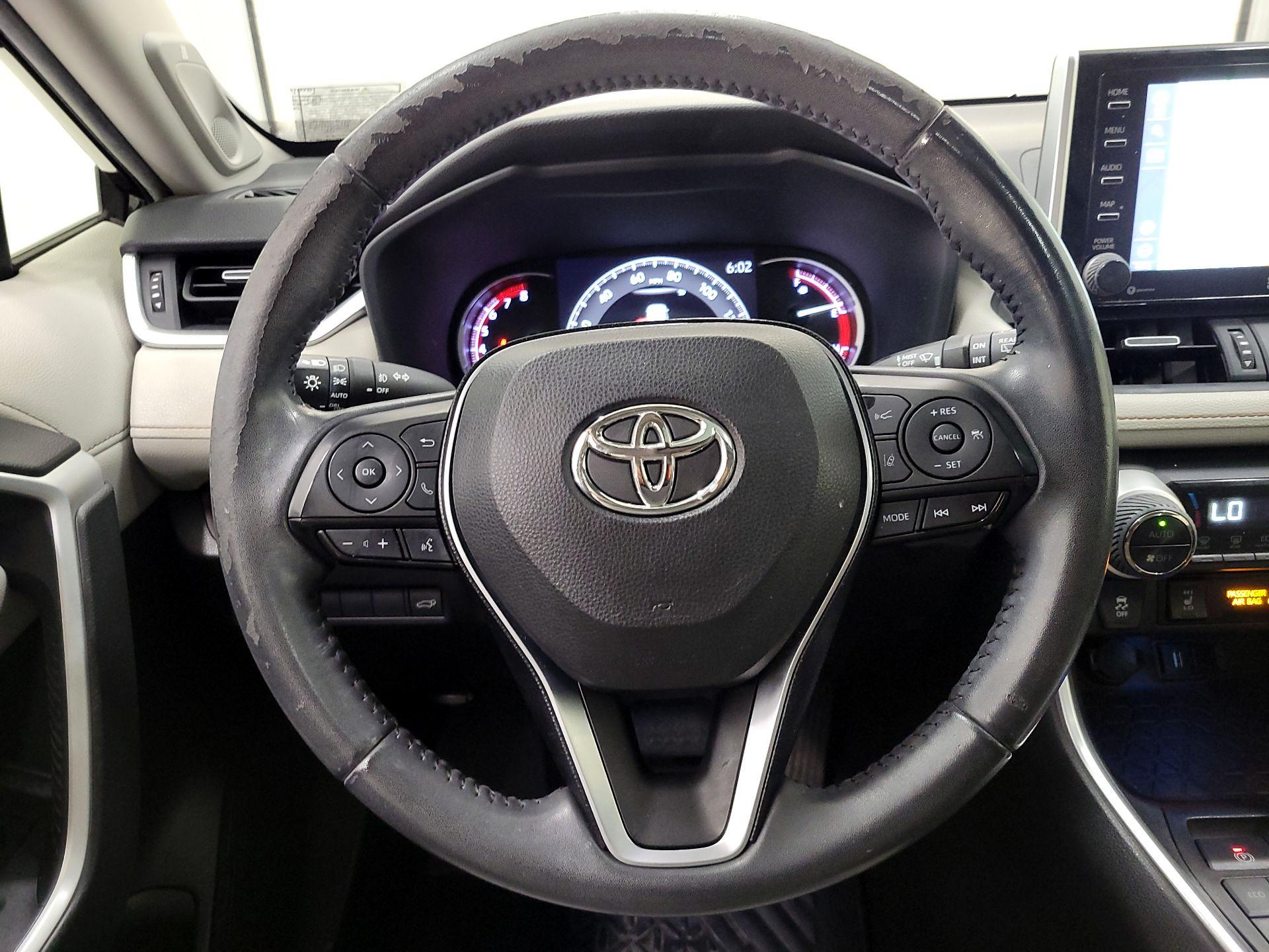 Thumbnail: 2021 Toyota RAV4 - 10