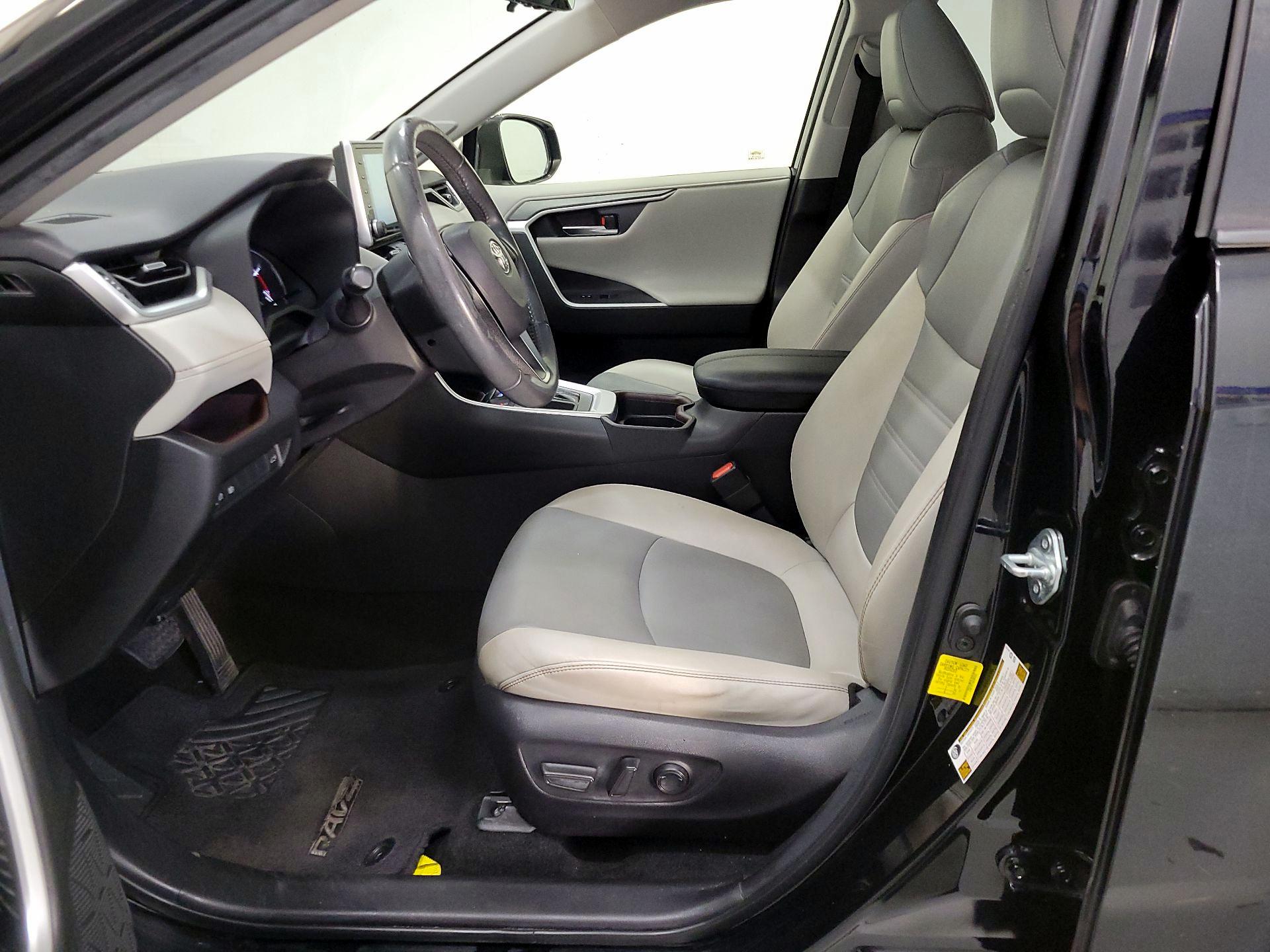 Thumbnail: 2021 Toyota RAV4 - 11