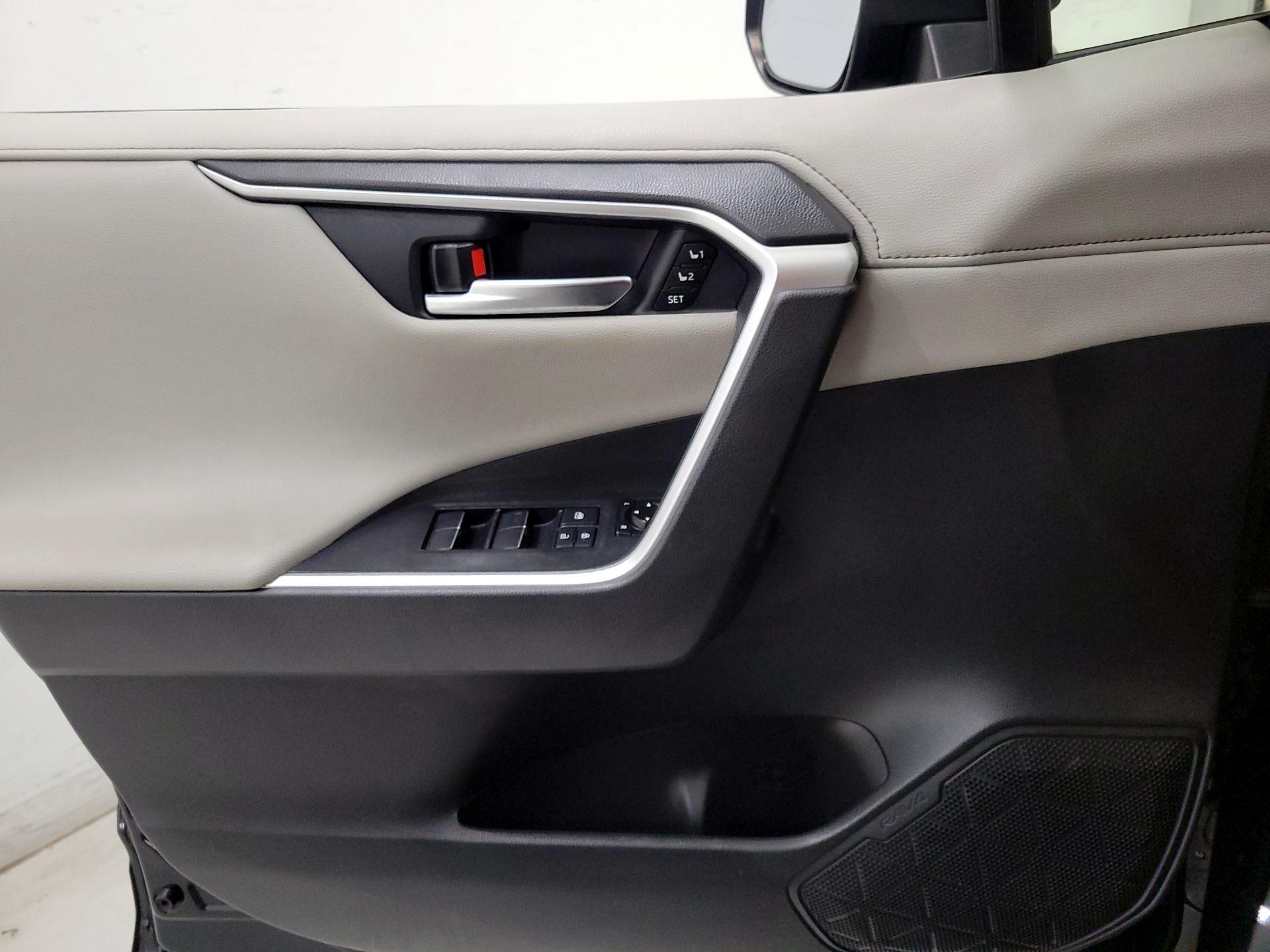 Thumbnail: 2021 Toyota RAV4 - 12