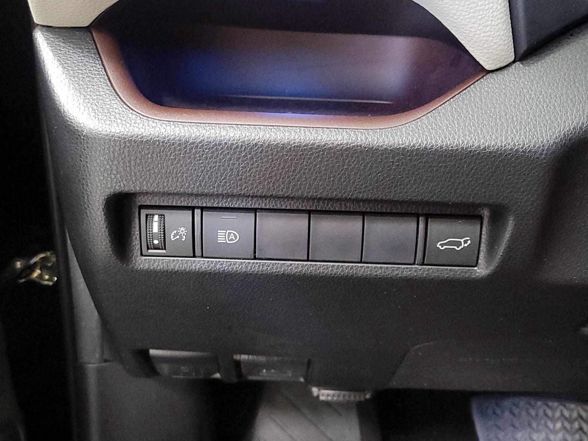 Thumbnail: 2021 Toyota RAV4 - 13