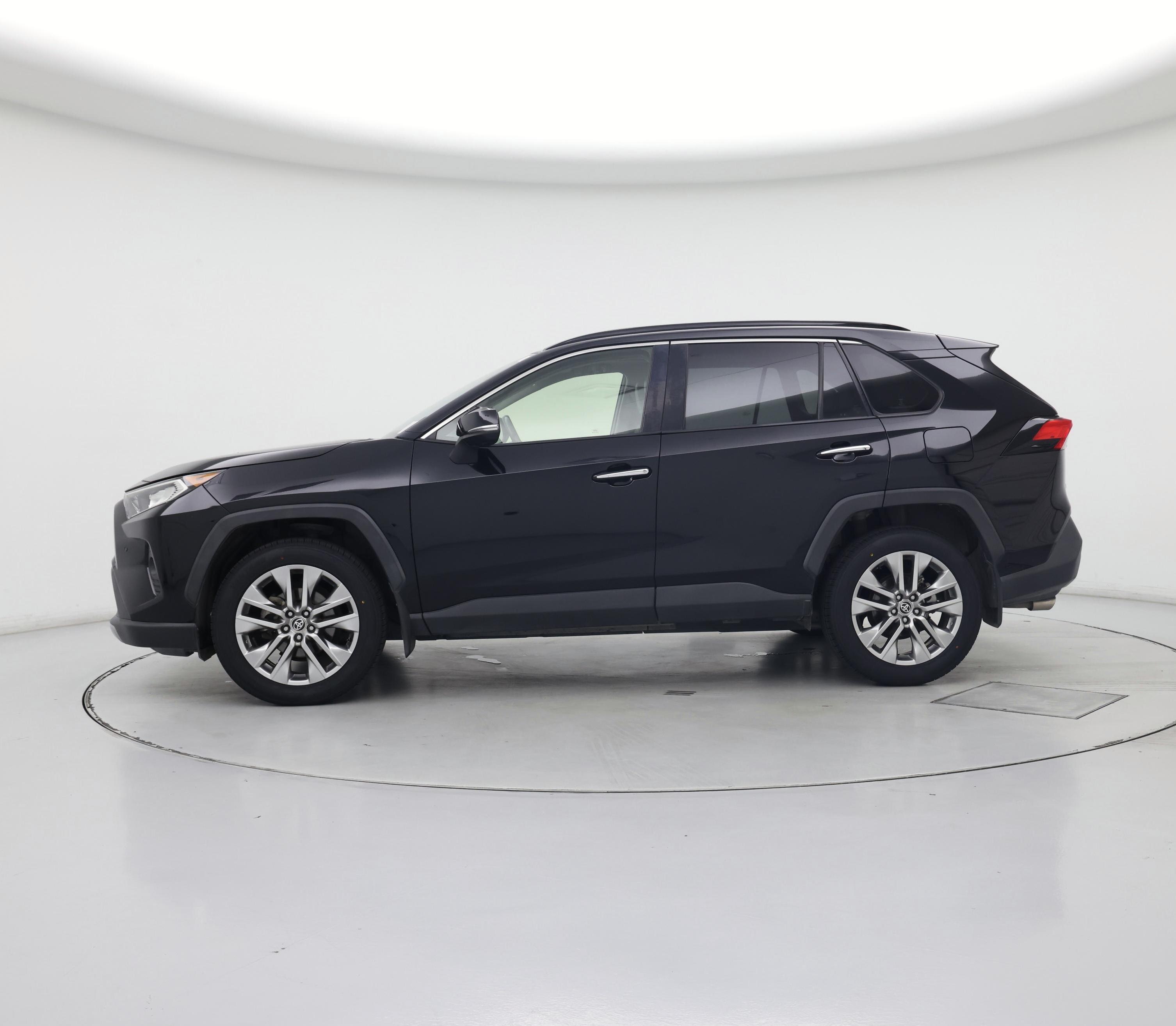 Thumbnail: 2021 Toyota RAV4 - 3