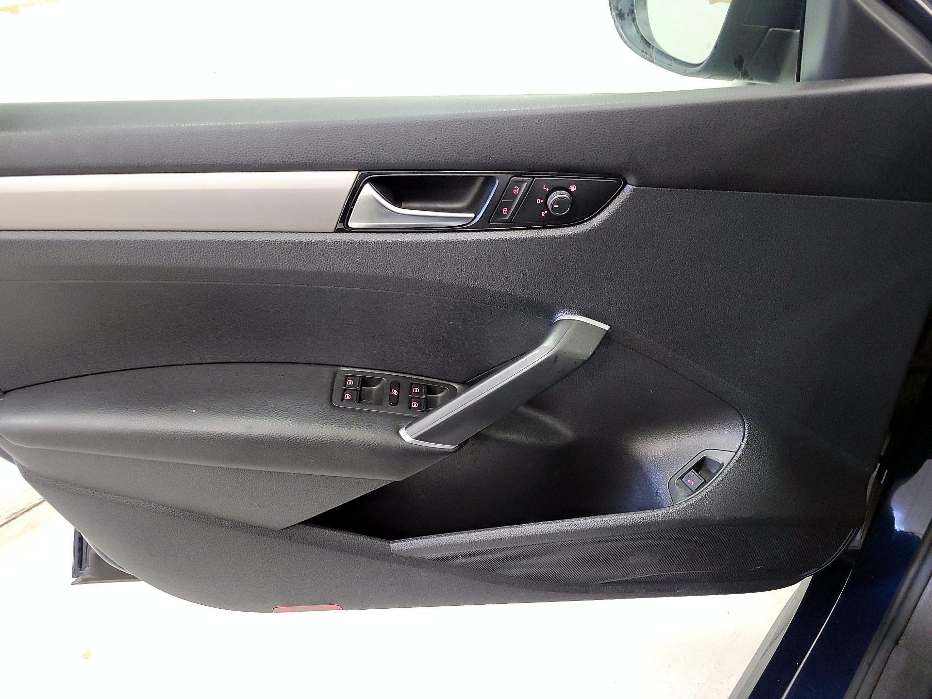 Thumbnail: 2021 Volkswagen Passat - 12