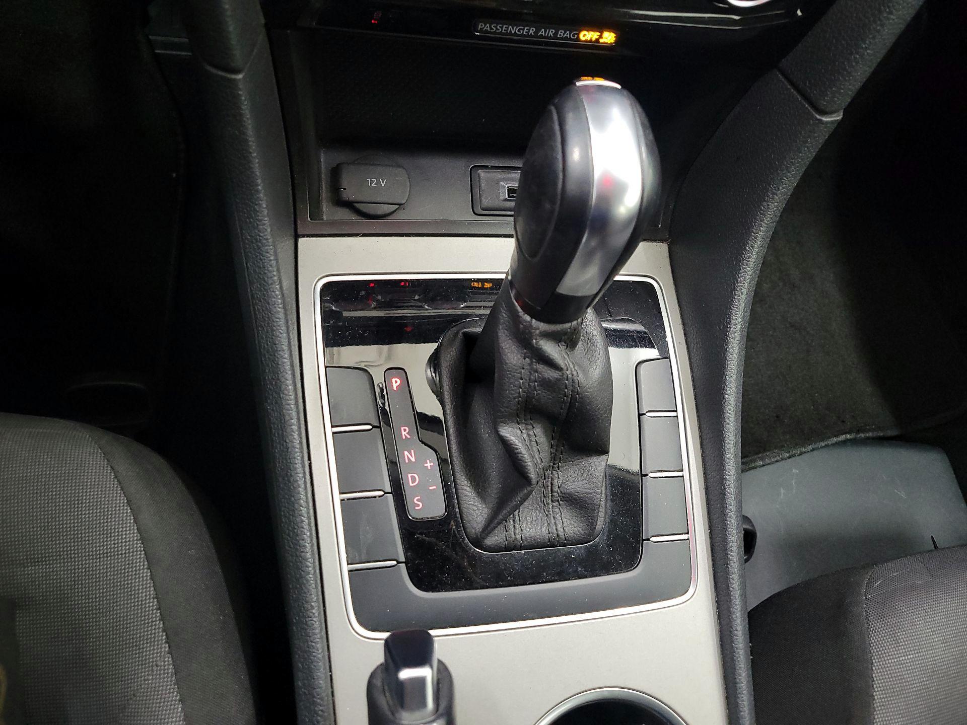 Thumbnail: 2021 Volkswagen Passat - 17