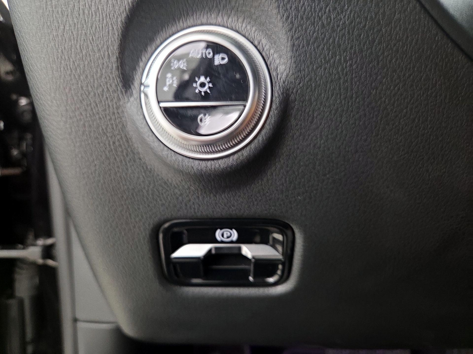 Thumbnail: 2024 Mercedes-Benz C-Class - 13