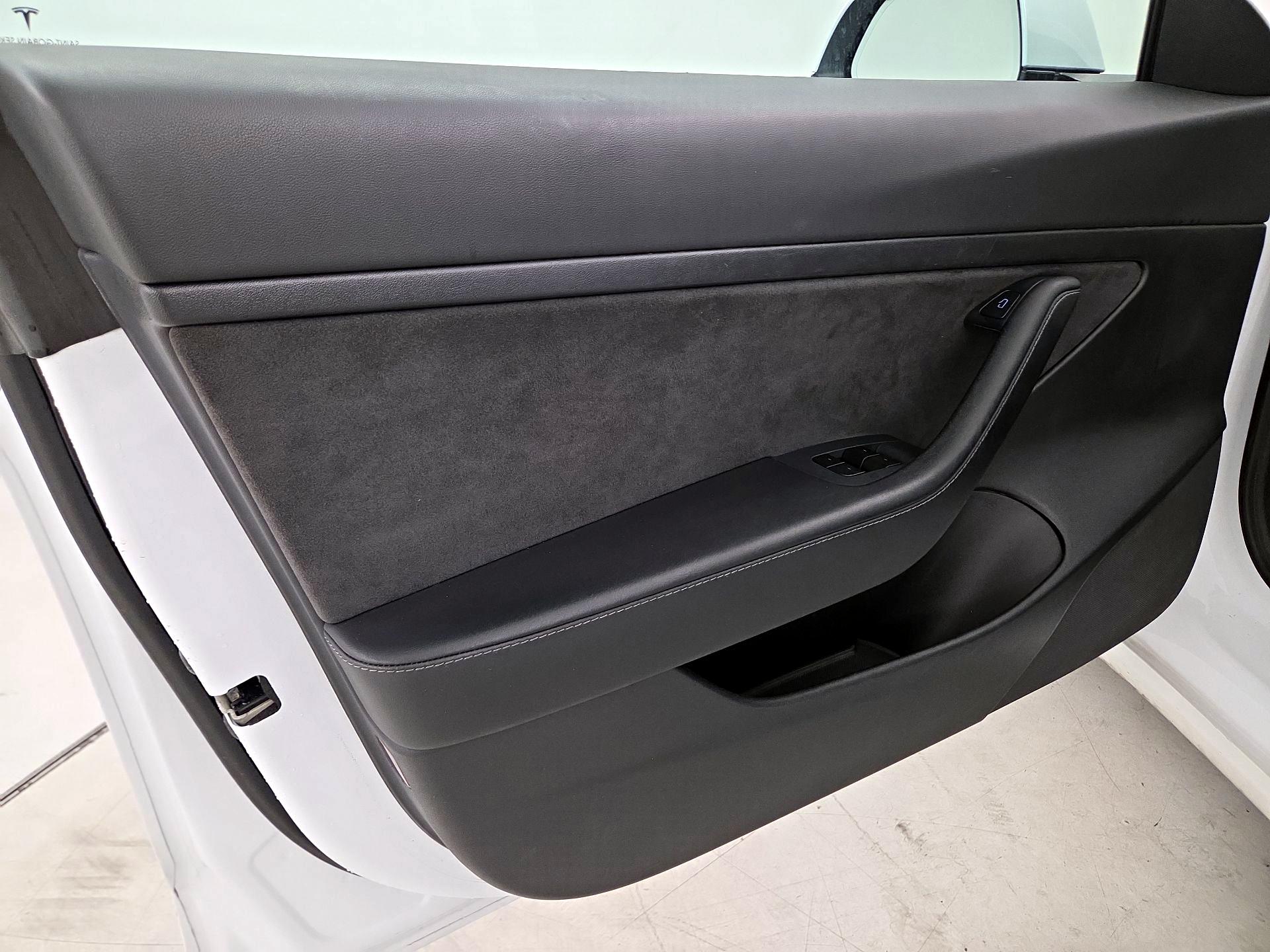Thumbnail: 2021 Tesla Model 3 - 12