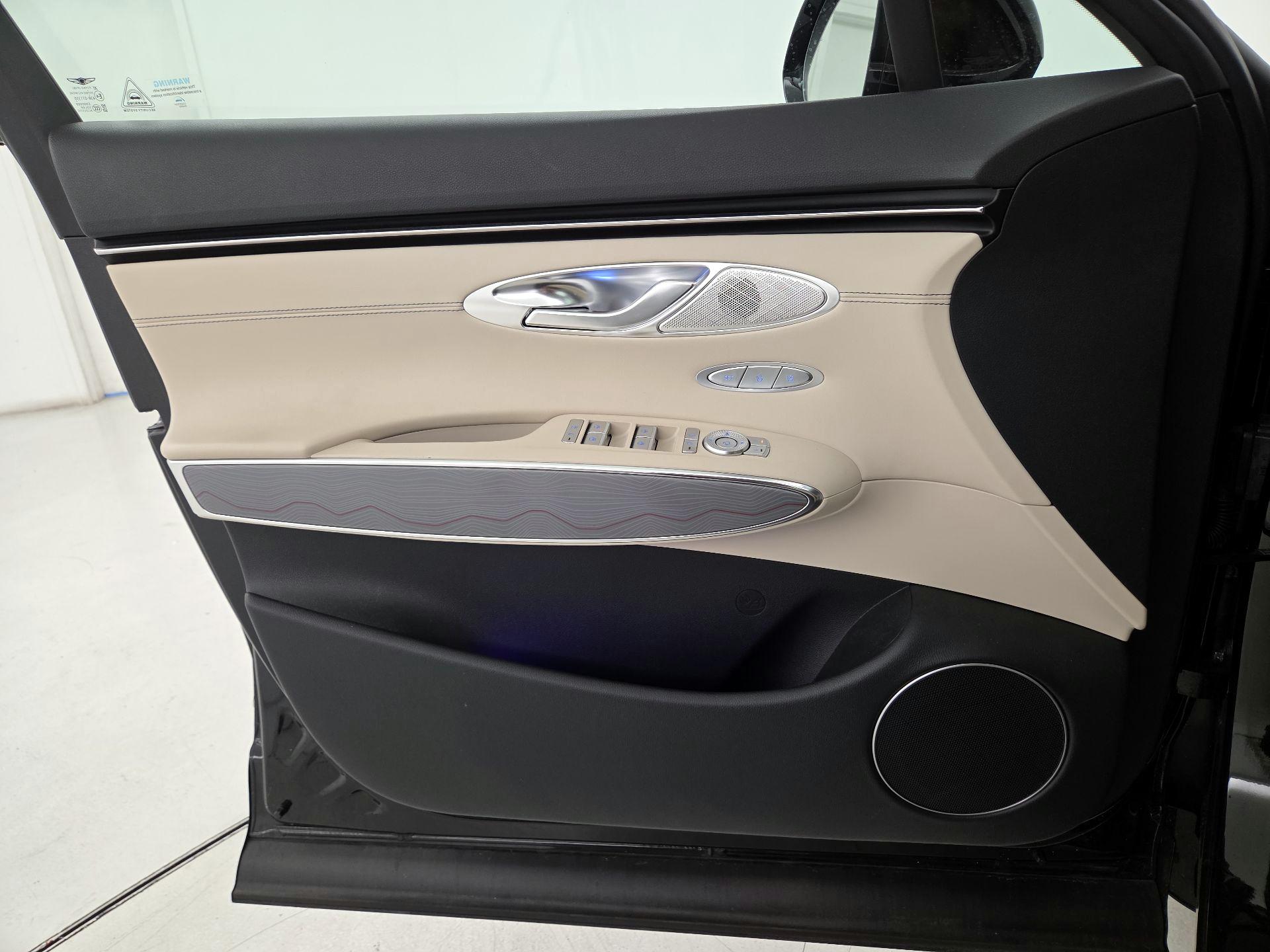 Thumbnail: 2024 Genesis GV70 - 12