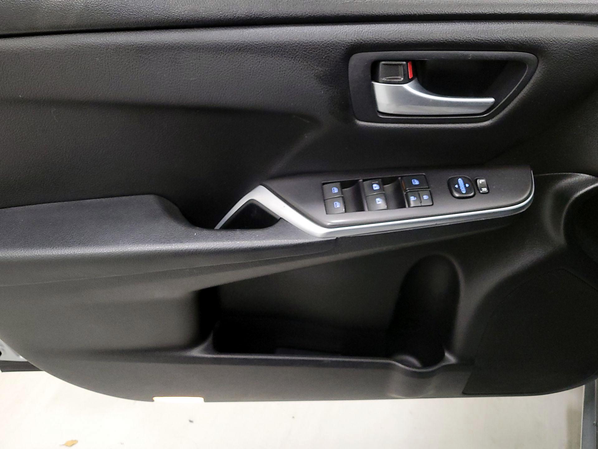 Thumbnail: 2017 Toyota Camry - 12