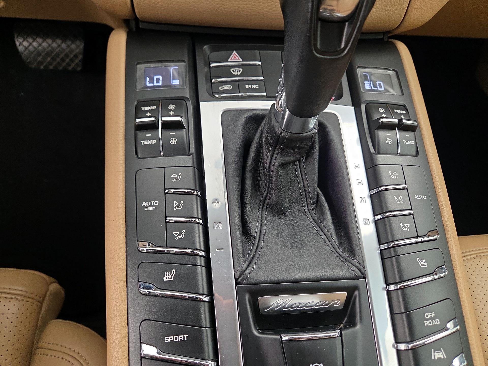 Thumbnail: 2018 Porsche Macan - 16