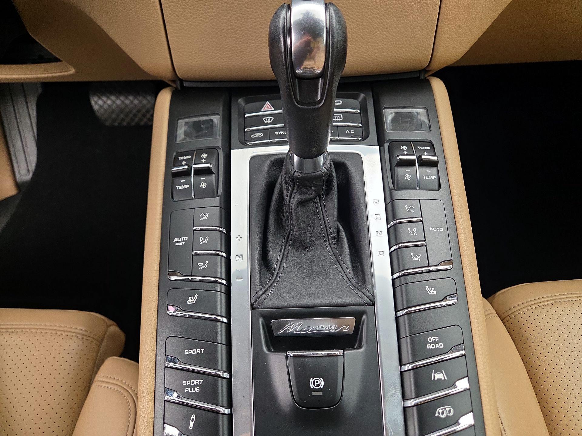 Thumbnail: 2018 Porsche Macan - 17