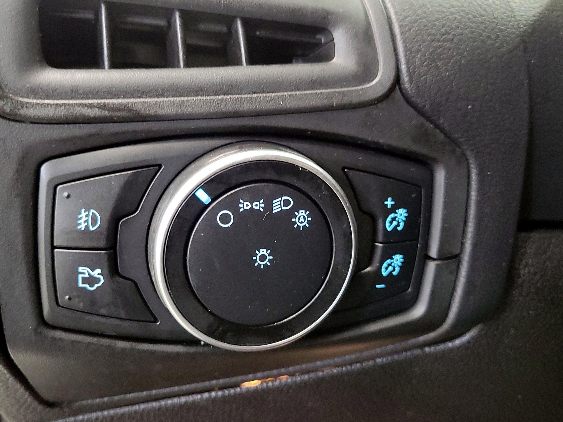 Thumbnail: 2015 Ford Focus - 13