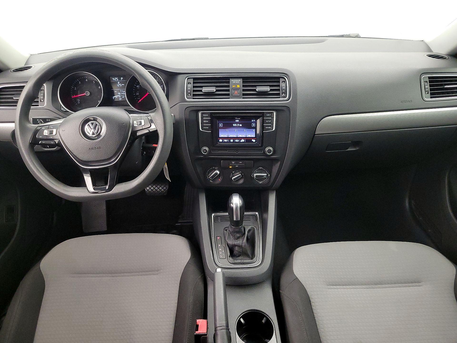 Thumbnail: 2017 Volkswagen Jetta - 9