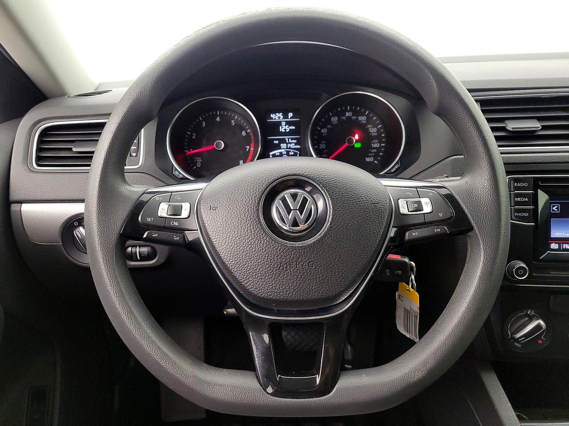 Thumbnail: 2017 Volkswagen Jetta - 10