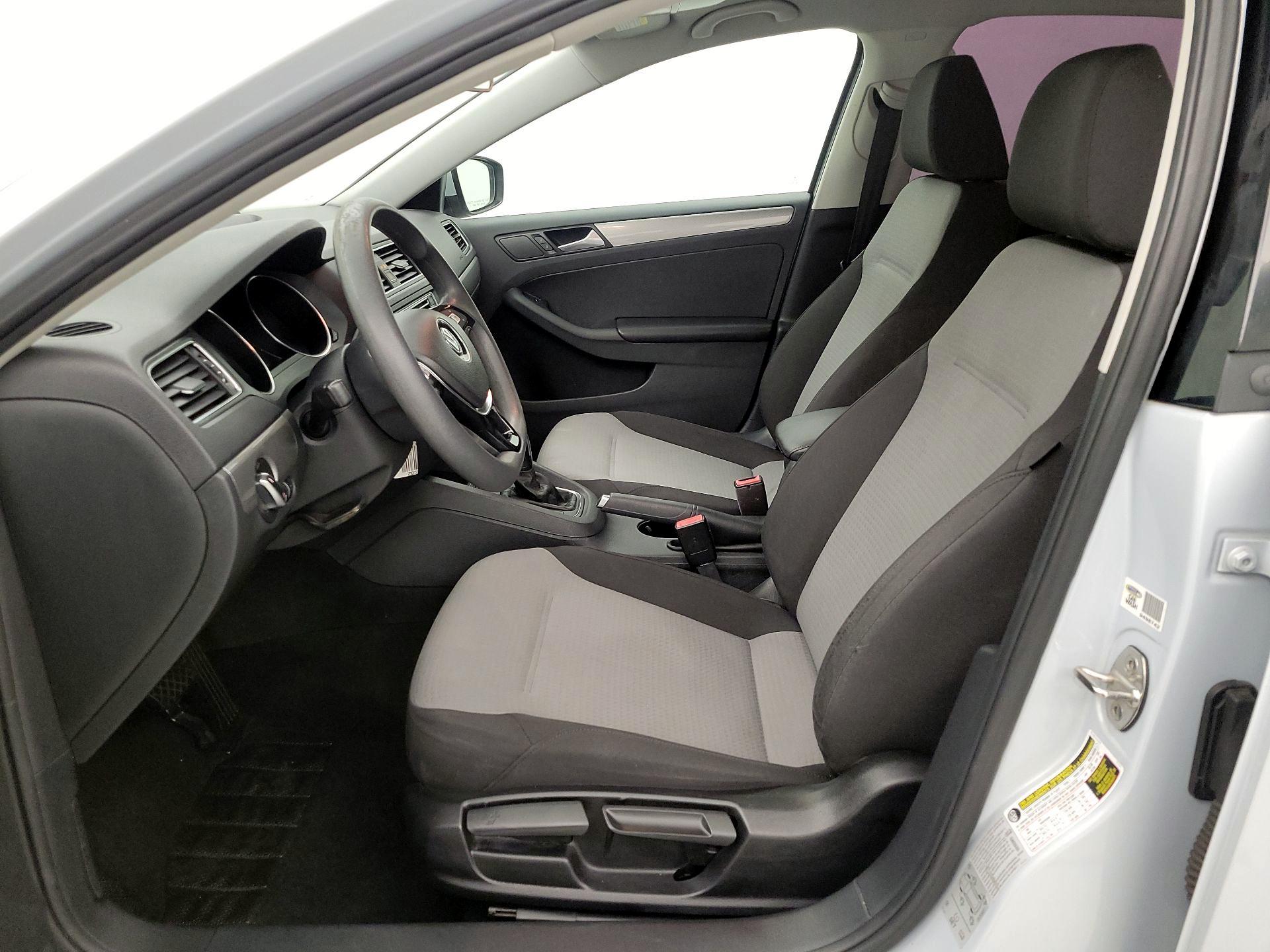 Thumbnail: 2017 Volkswagen Jetta - 11