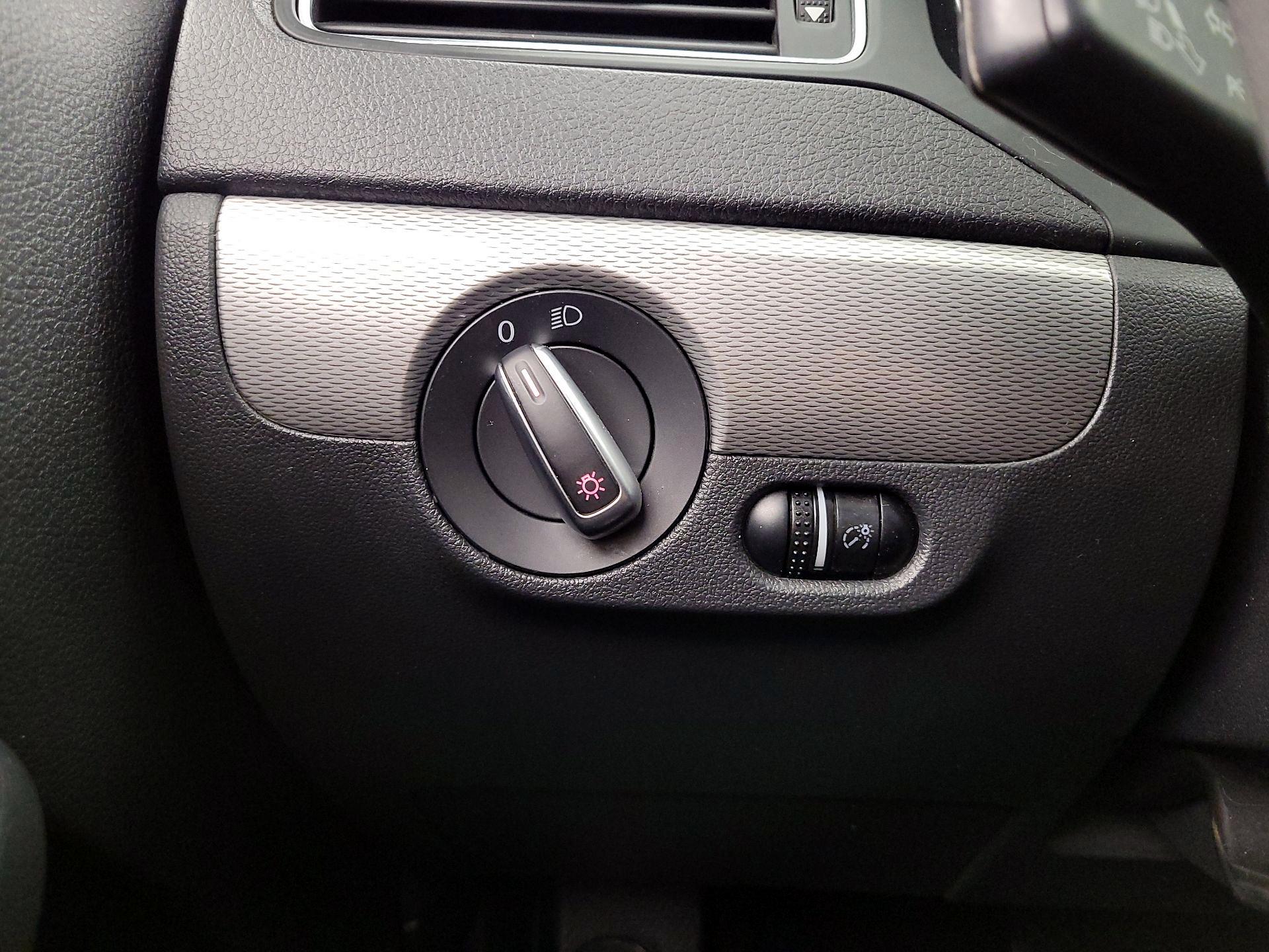 Thumbnail: 2017 Volkswagen Jetta - 13