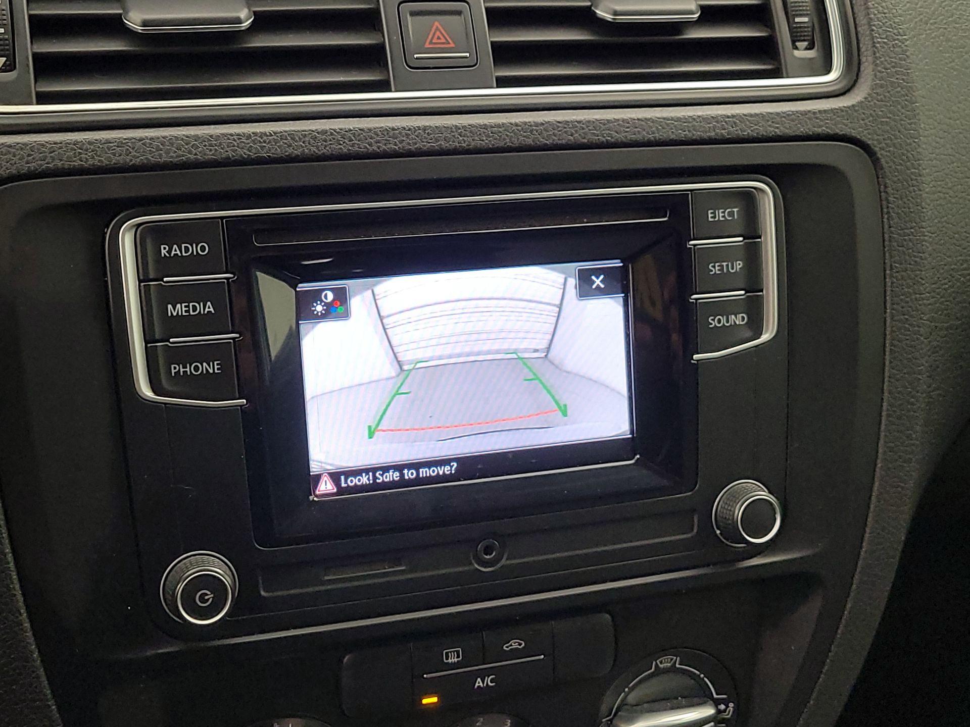 Thumbnail: 2017 Volkswagen Jetta - 14