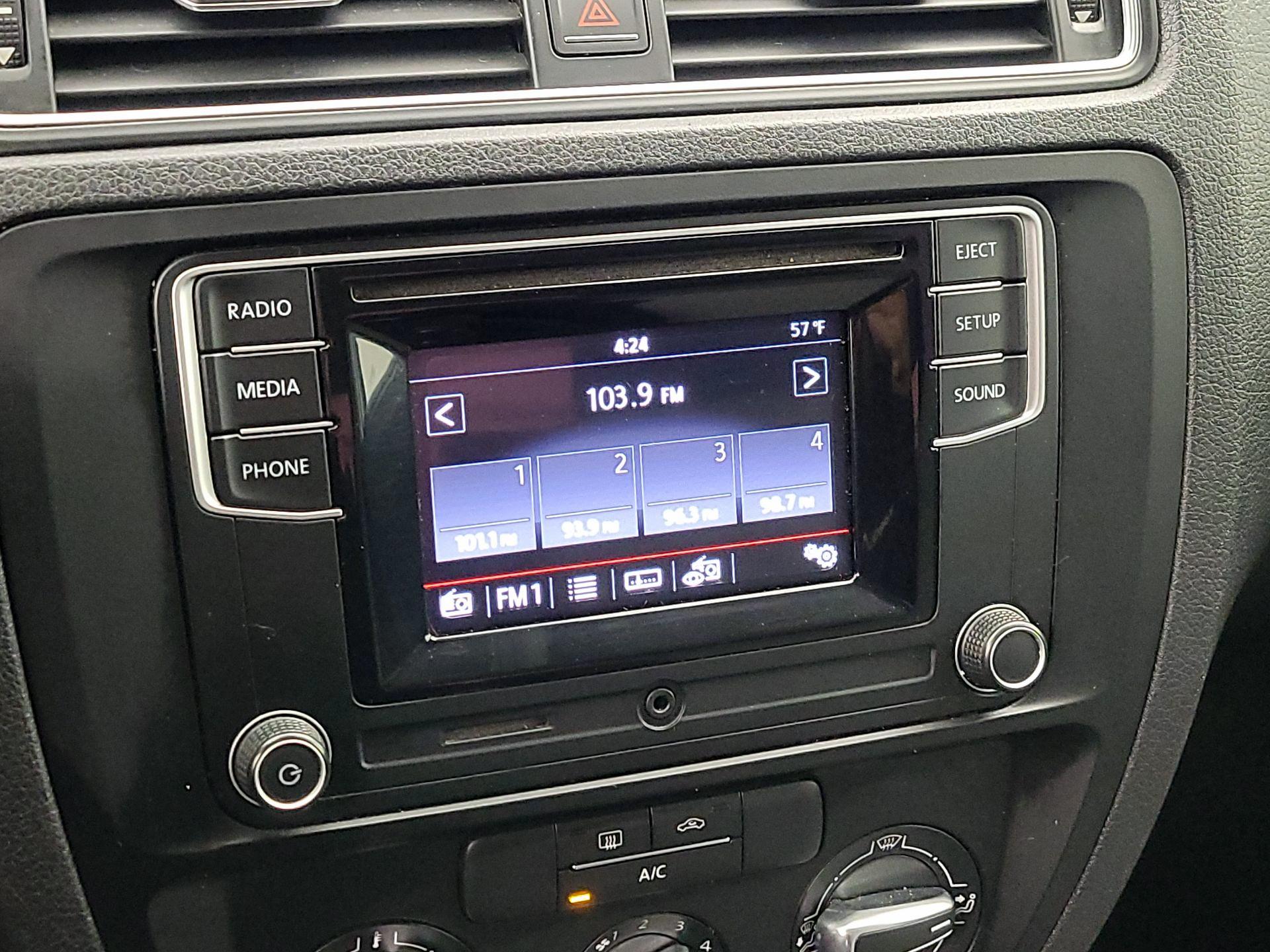 Thumbnail: 2017 Volkswagen Jetta - 15